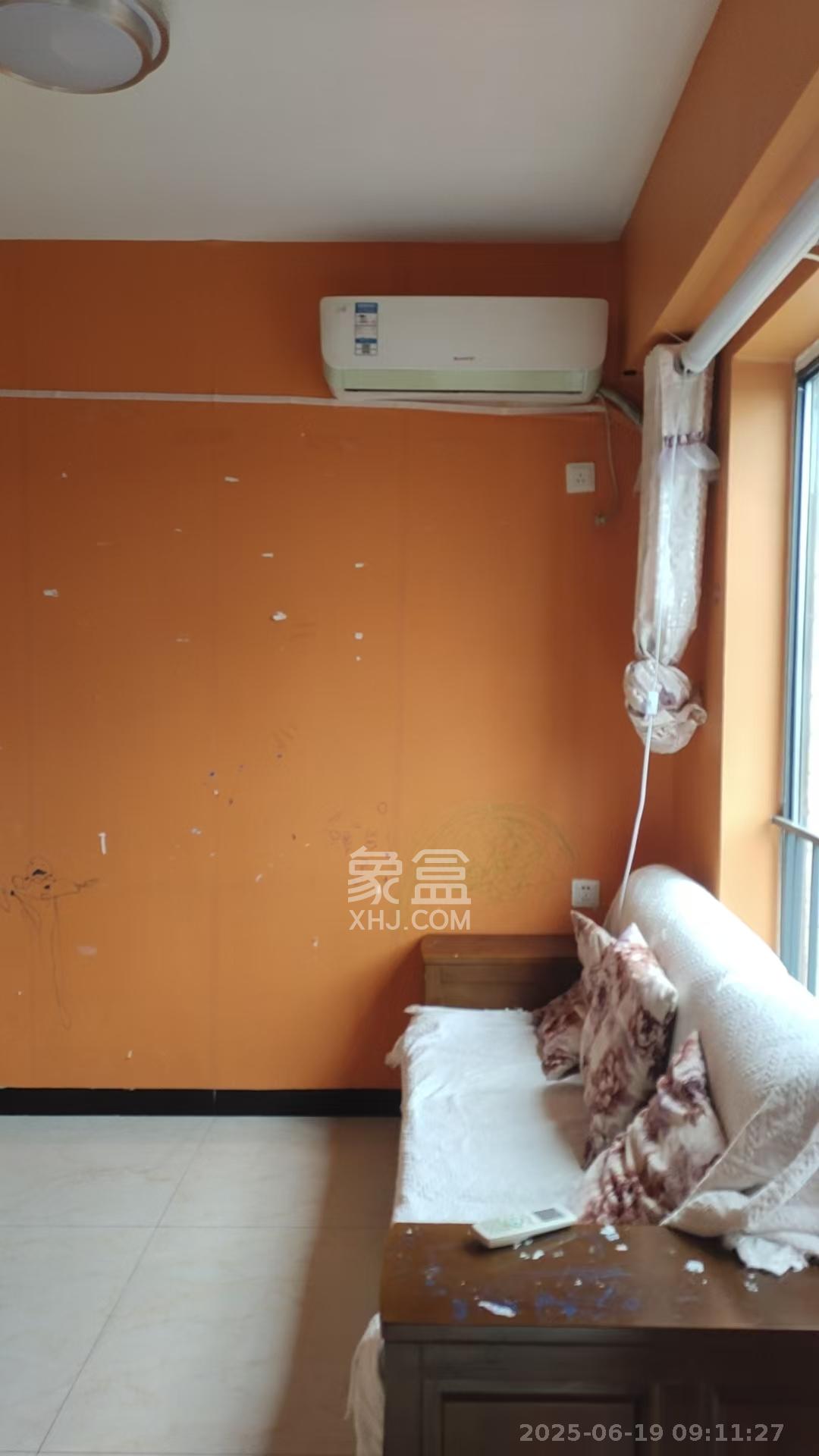 华润五彩城  2室1厅1卫    2000.0元/月 华润五彩城  2室1厅1卫    2000.0元/月室内图