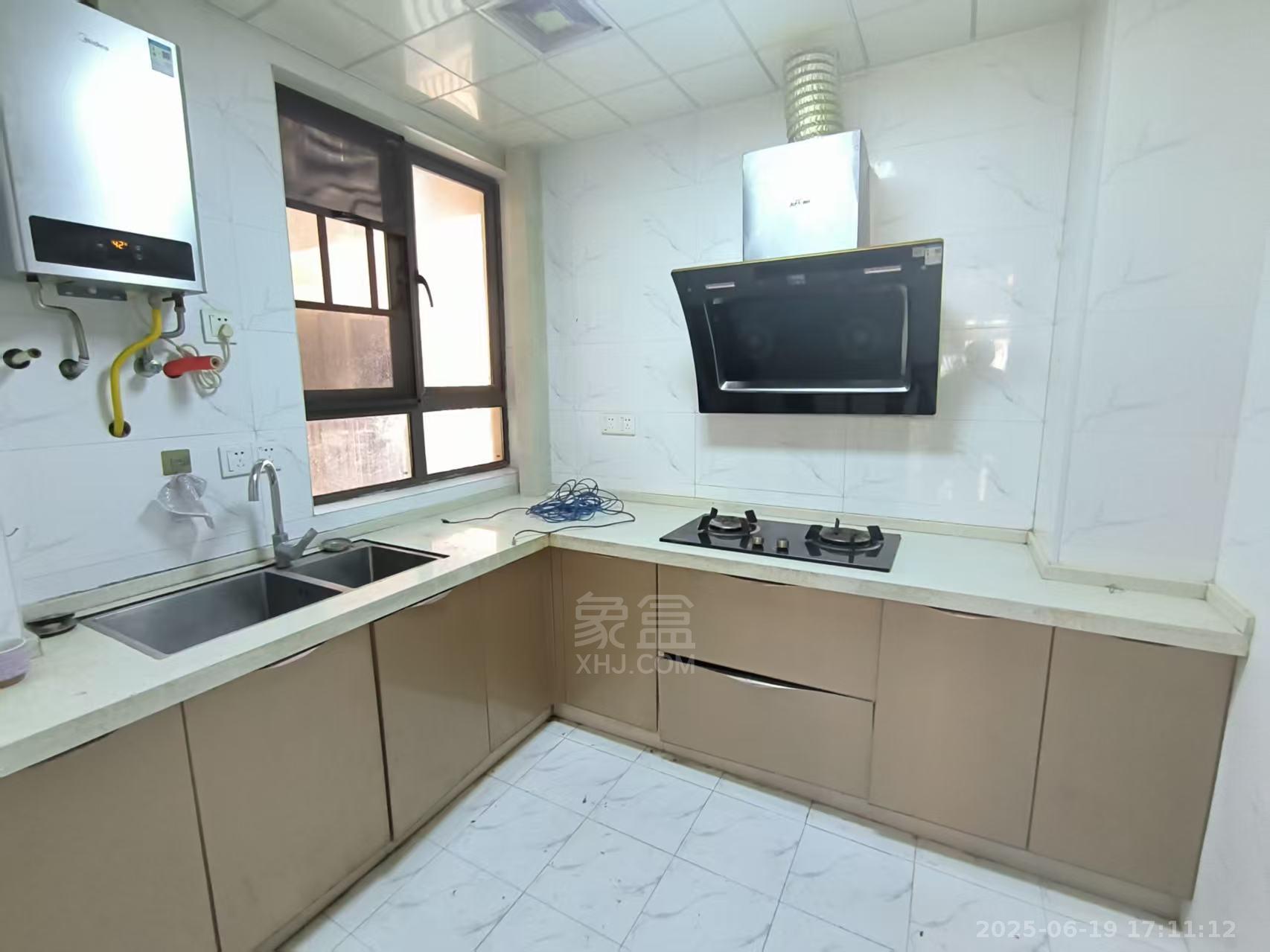 佳兆业金域天下二期 3室2厅2卫 1600.0元/月 佳兆业金域天下二期 3室2厅2卫 1600.0元/月室内图