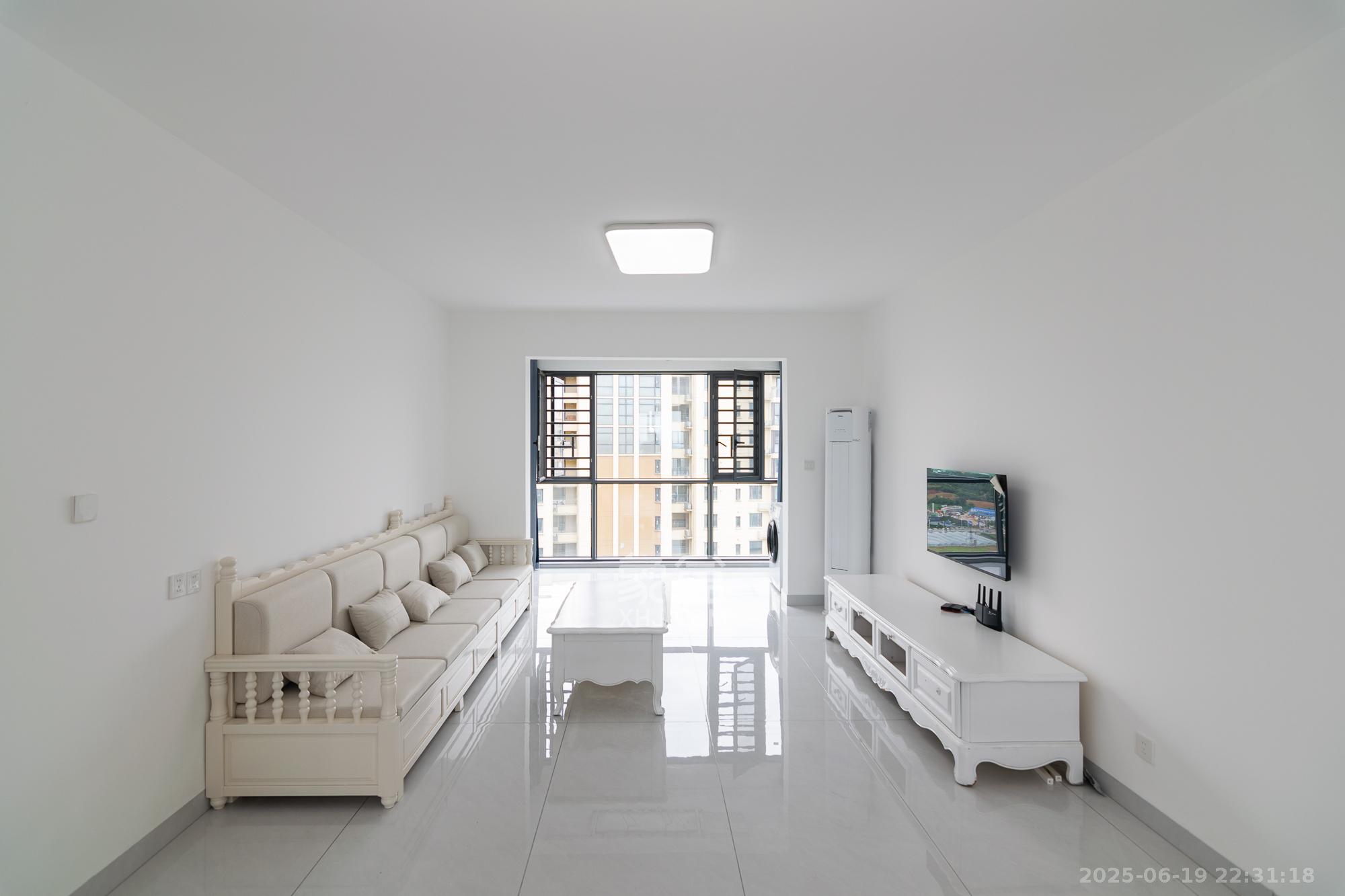 美的翰城 4室2厅2卫 88.0万 美的翰城 4室2厅2卫 88.0万客厅