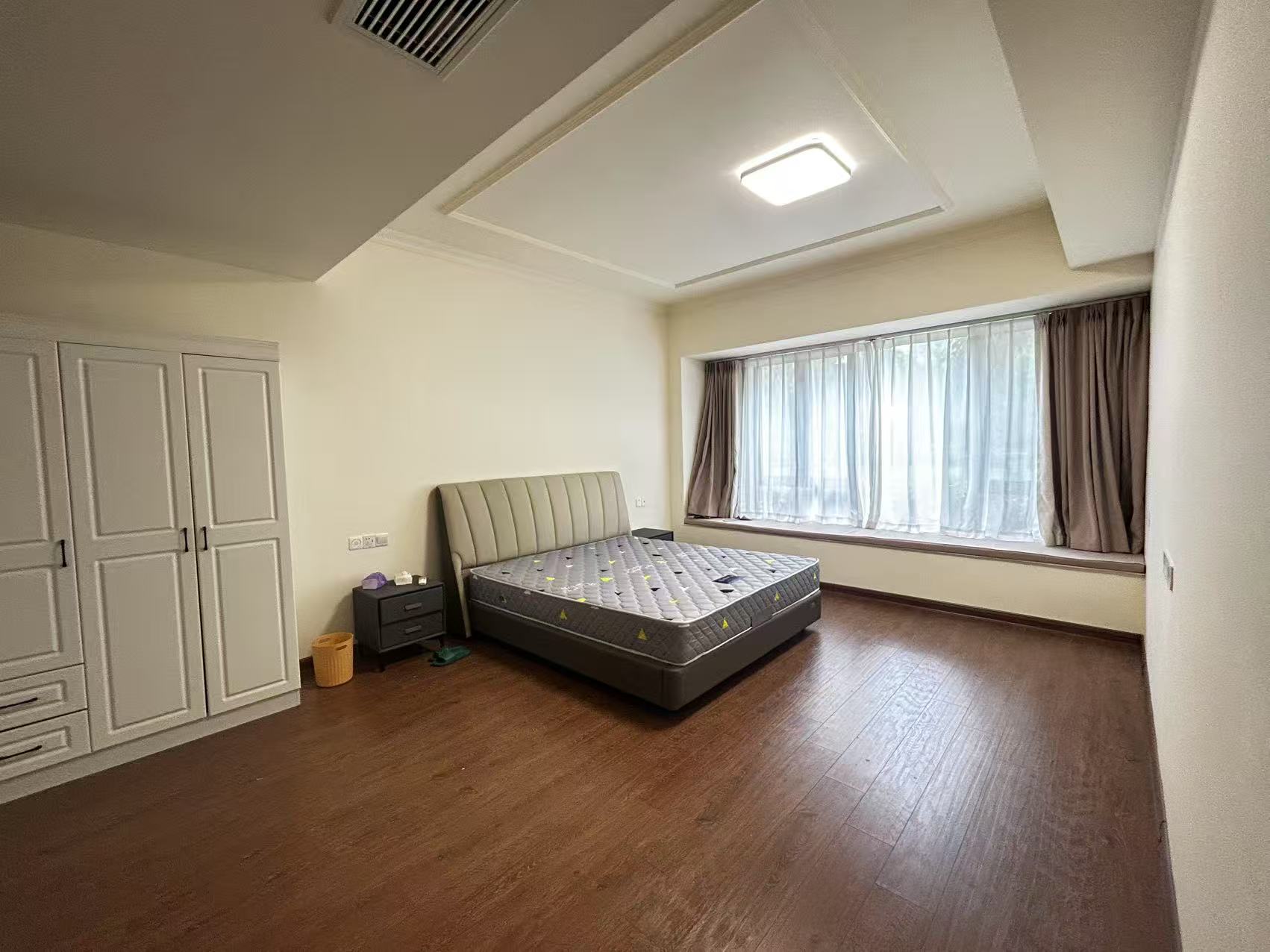 华耀碧桂园十里江湾誉峯 3室2厅2卫 3200.0元/月 华耀碧桂园十里江湾誉峯 3室2厅2卫 3200.0元/月室内图