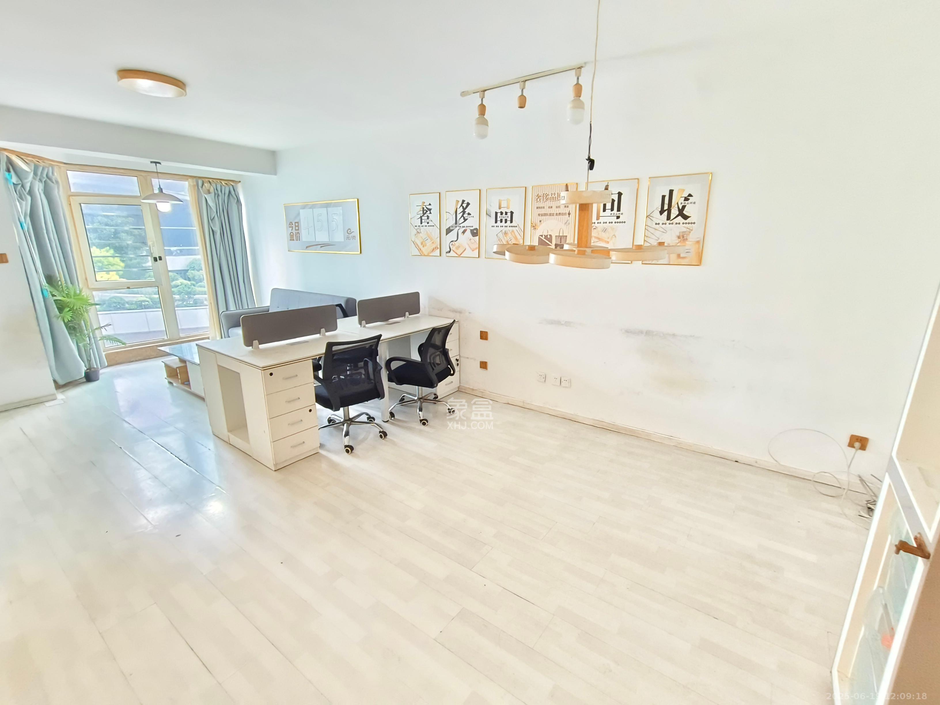 青年公寓  1室1厅1卫    2200.0元/月室内图