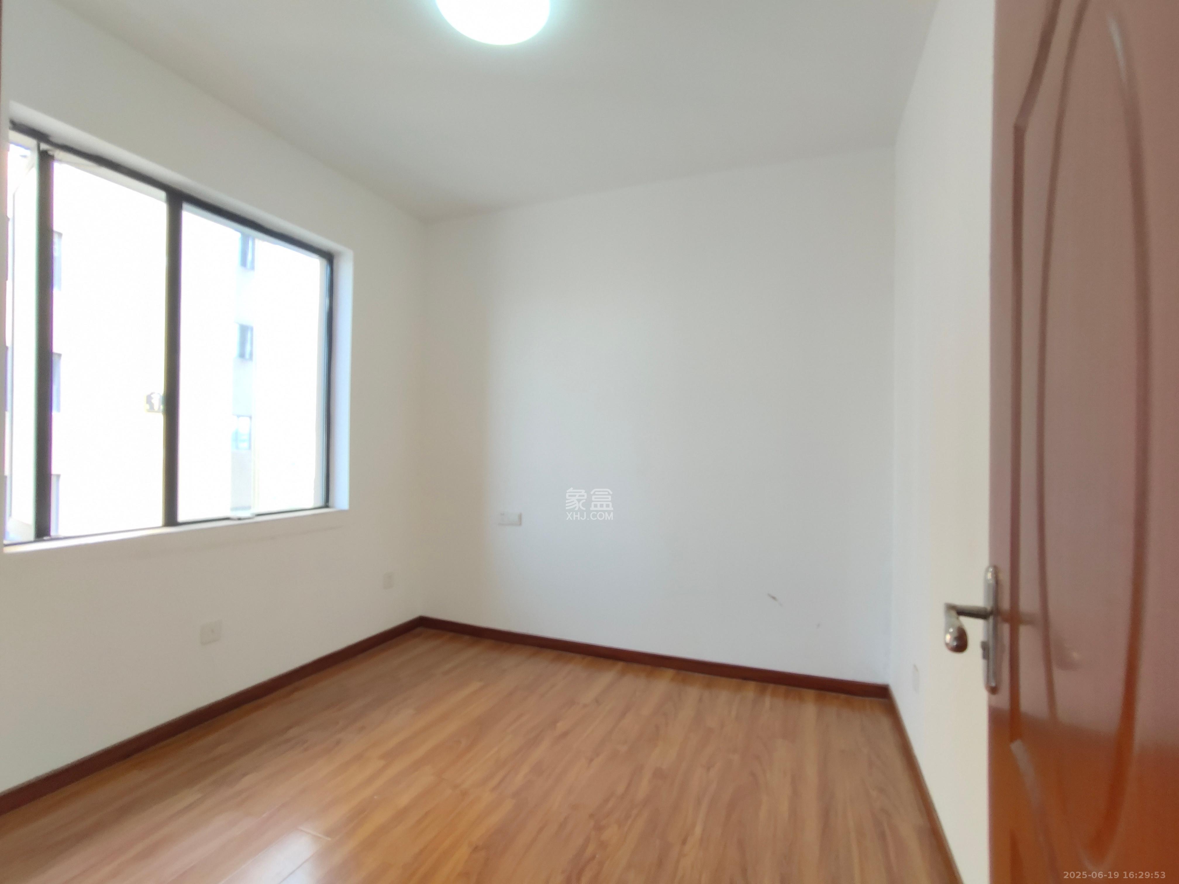 中南壹号院  3室2厅1卫    2300.0元/月室内图