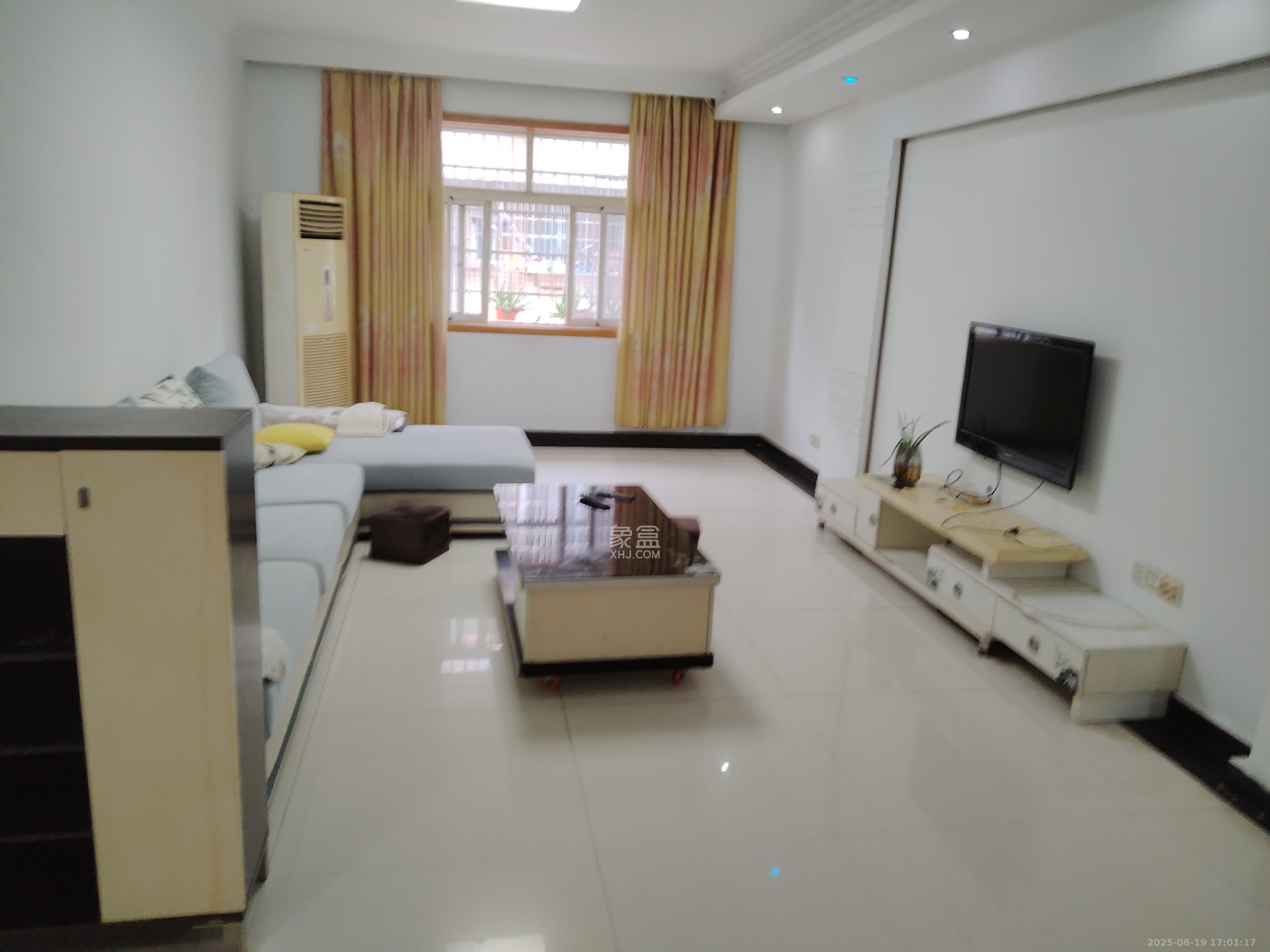 新塘垅小区（高桥物流园）  3室2厅2卫   2200.00元/月室内图