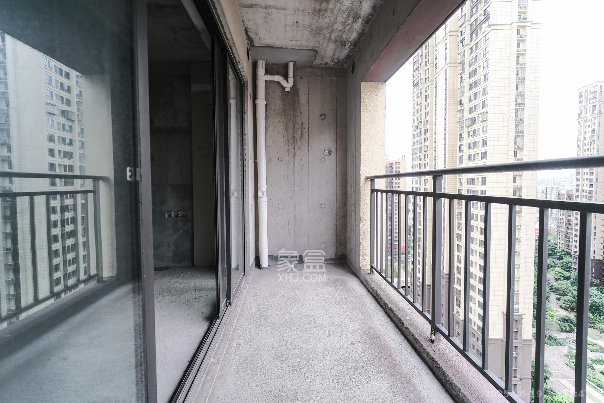 星城春晓 3室2厅1卫 65.0万 星城春晓 3室2厅1卫 65.0万阳台