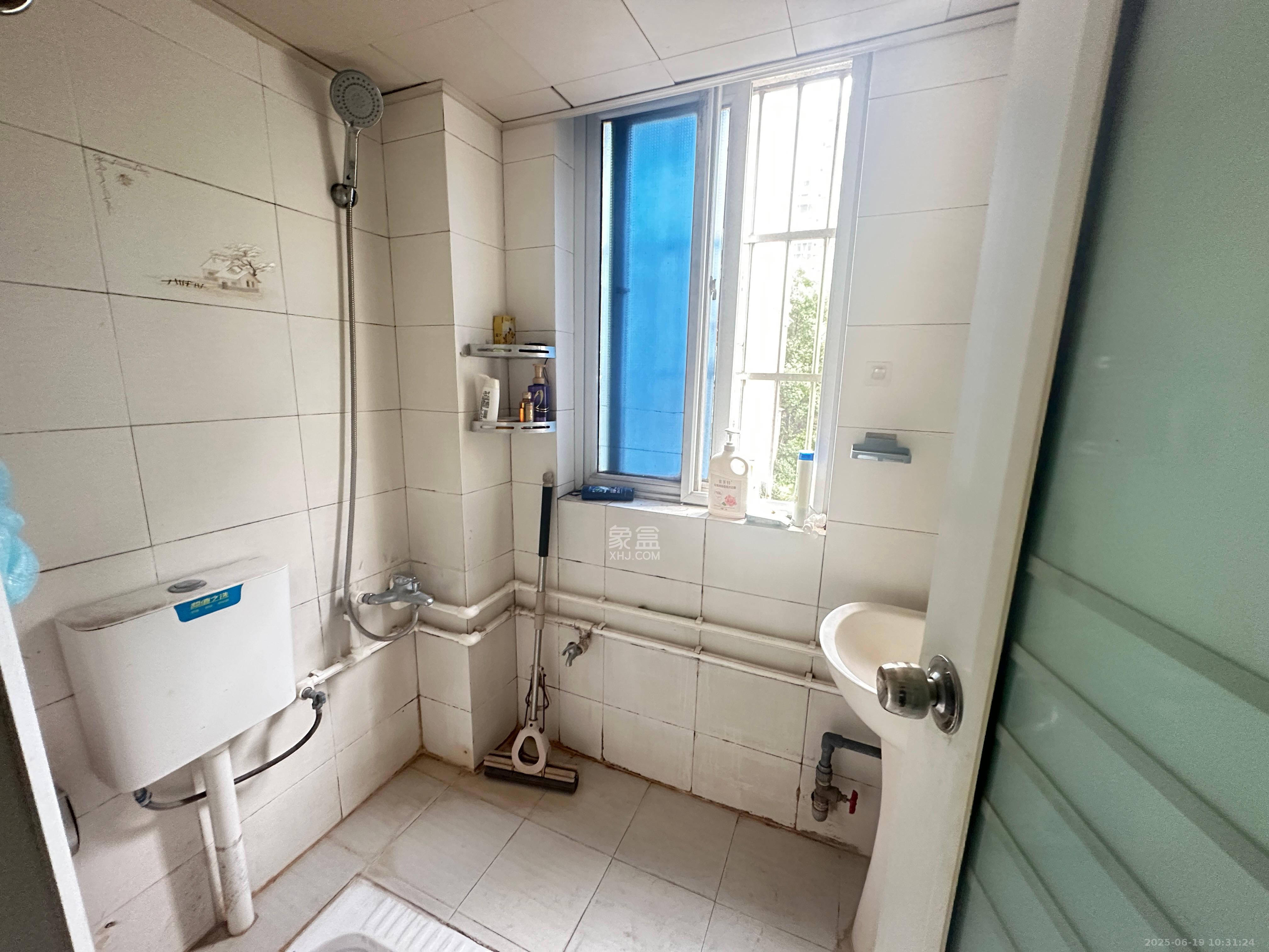 恩瑞麓山名园(龙王港小区) 3室2厅2卫 2200.0元/月 恩瑞麓山名园(龙王港小区) 3室2厅2卫 2200.0元/月室内图