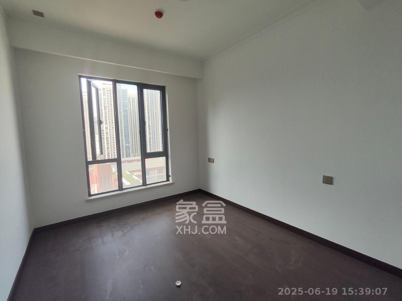 绿地长沙城际空间站(绿地新里佳苑) 5室2厅3卫 5000.0元/月 绿地长沙城际空间站(绿地新里佳苑) 5室2厅3卫 5000.0元/月室内图