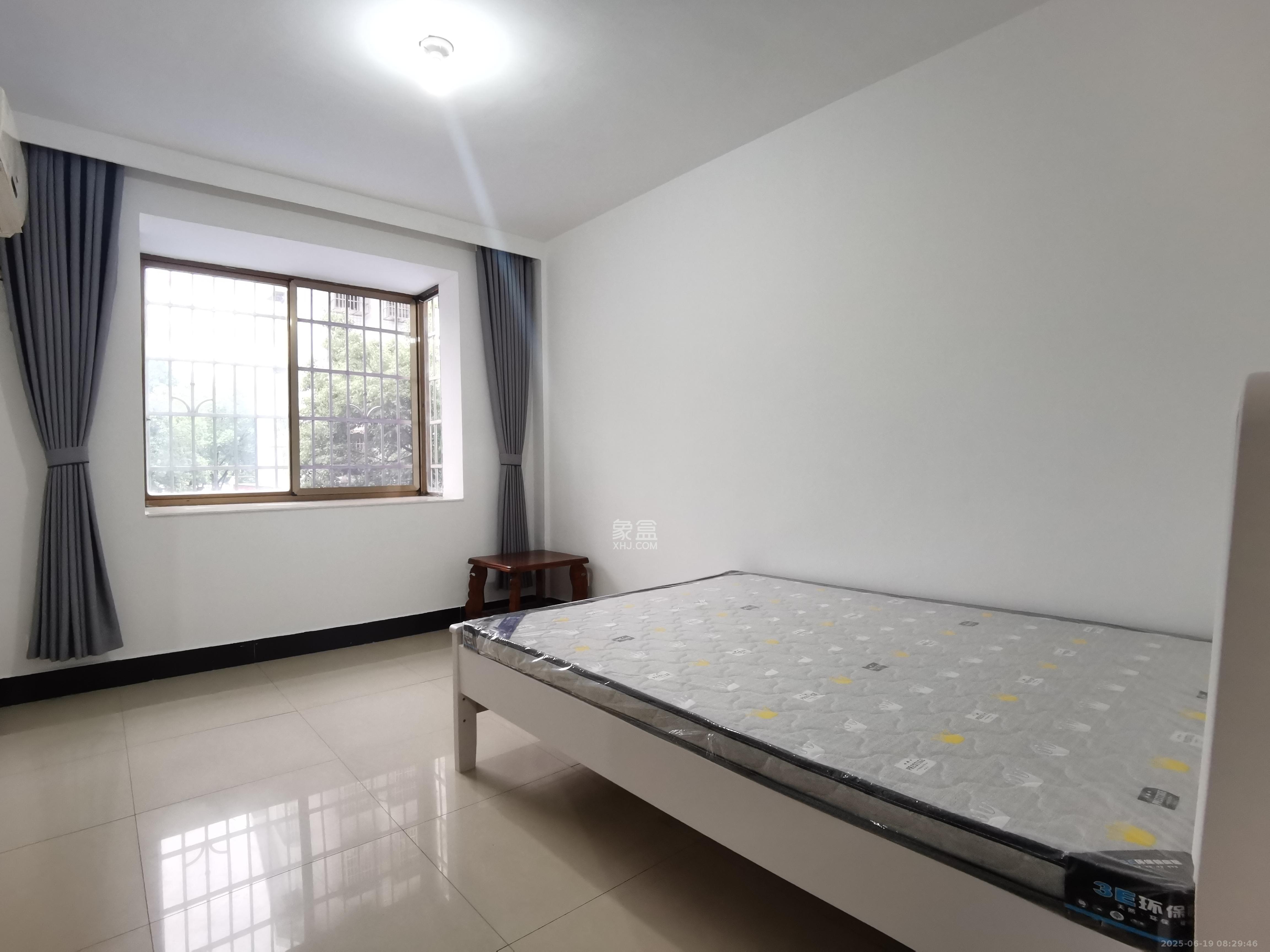 望龙小区 3室2厅1卫 2500.0元/月 望龙小区 3室2厅1卫 2500.0元/月室内图