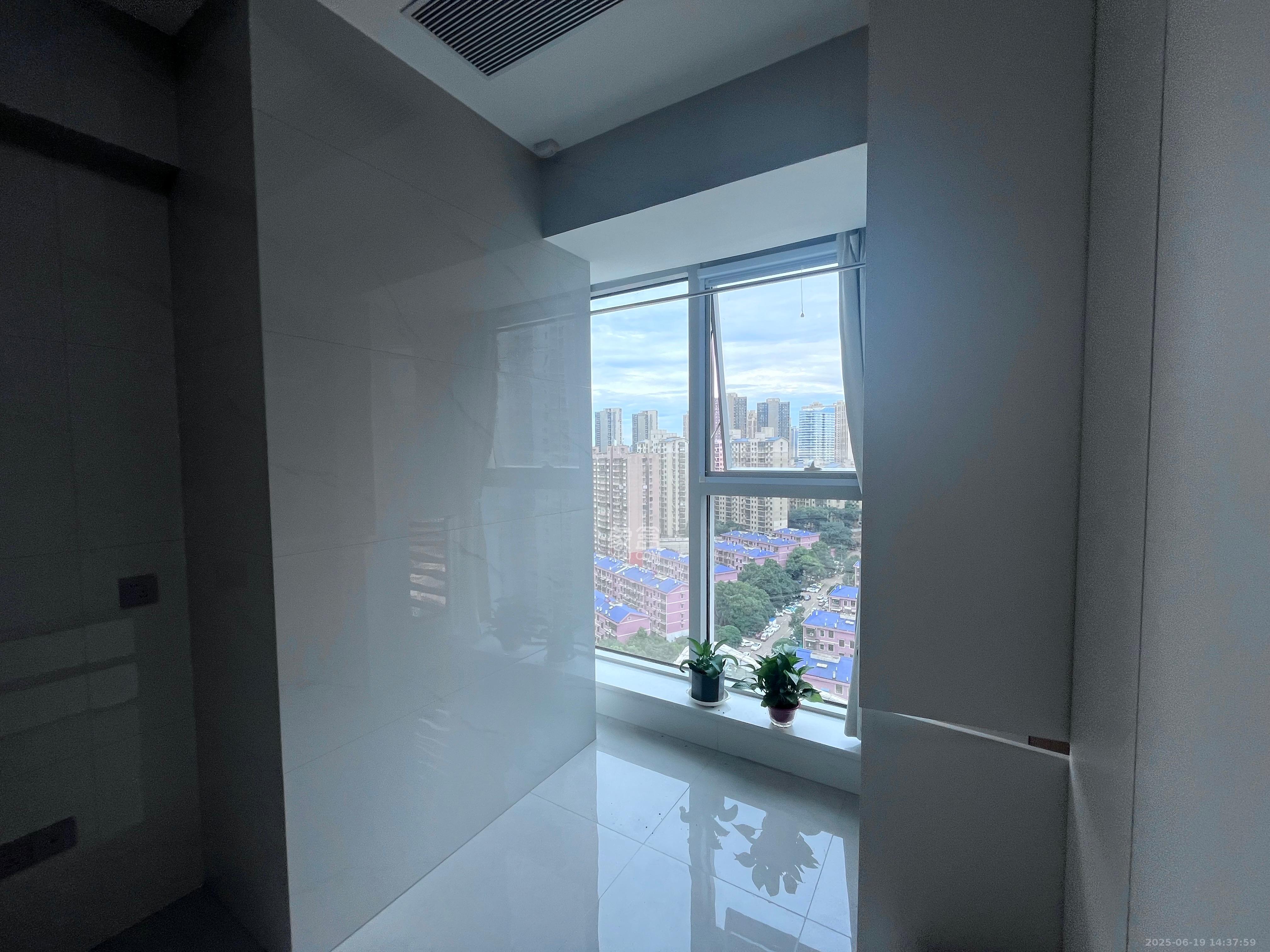 恒大誉府(融誉商业中心) 1室0厅0卫 1600.0元/月 恒大誉府(融誉商业中心) 1室0厅0卫 1600.0元/月室内图