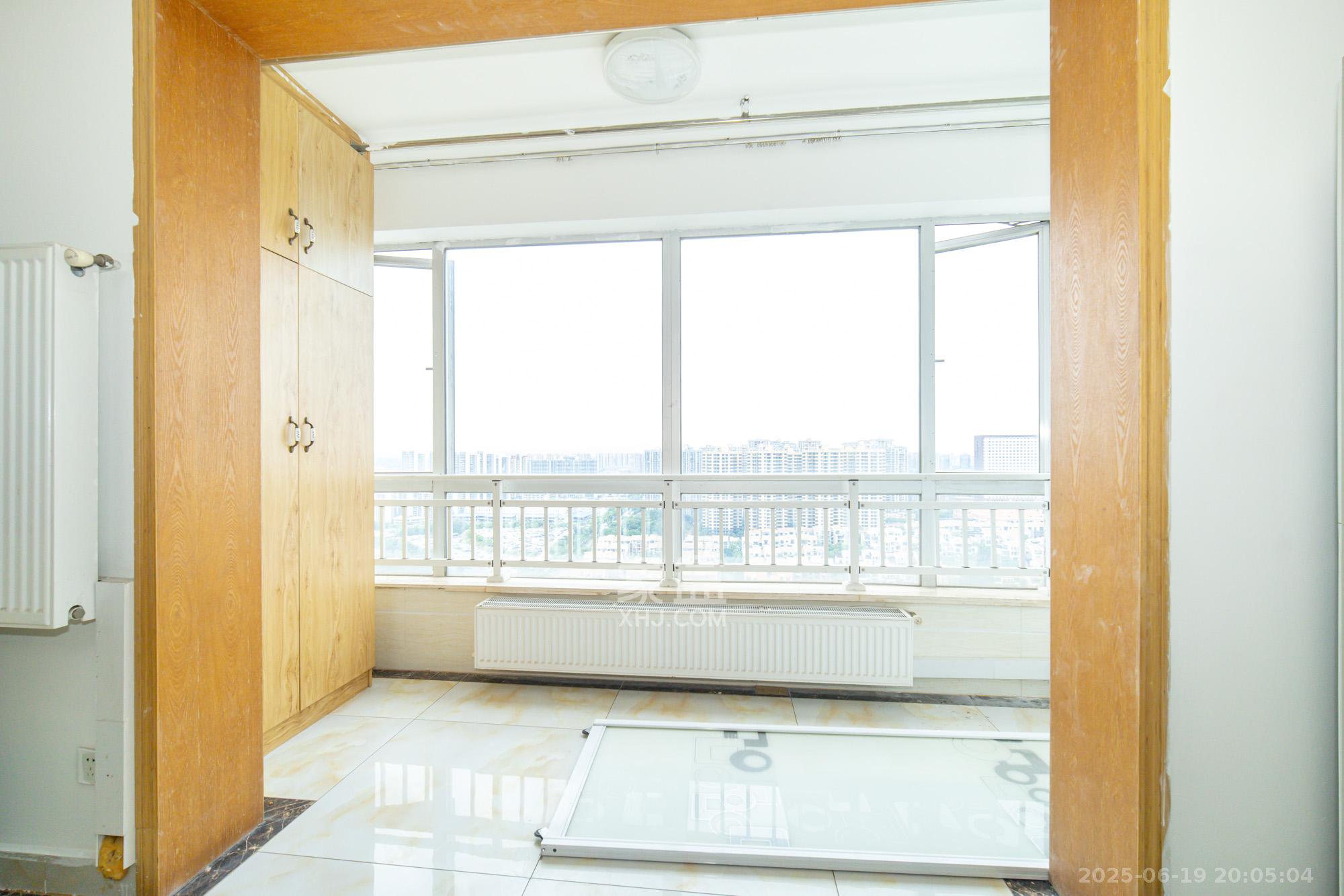 恒广国际景园  3室2厅2卫   87.00万阳台