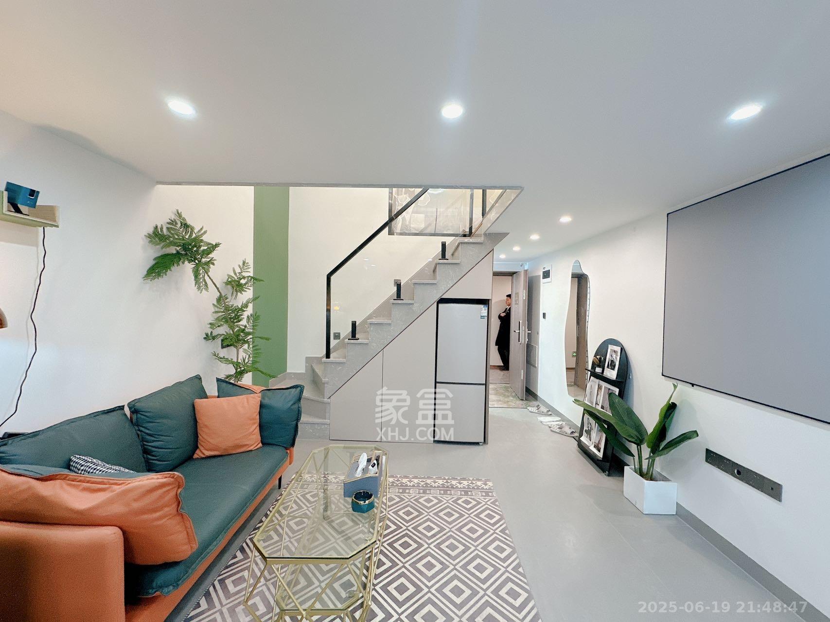 卓越中寰  2室1厅1卫    2500.0元/月 卓越中寰  2室1厅1卫    2500.0元/月室内图