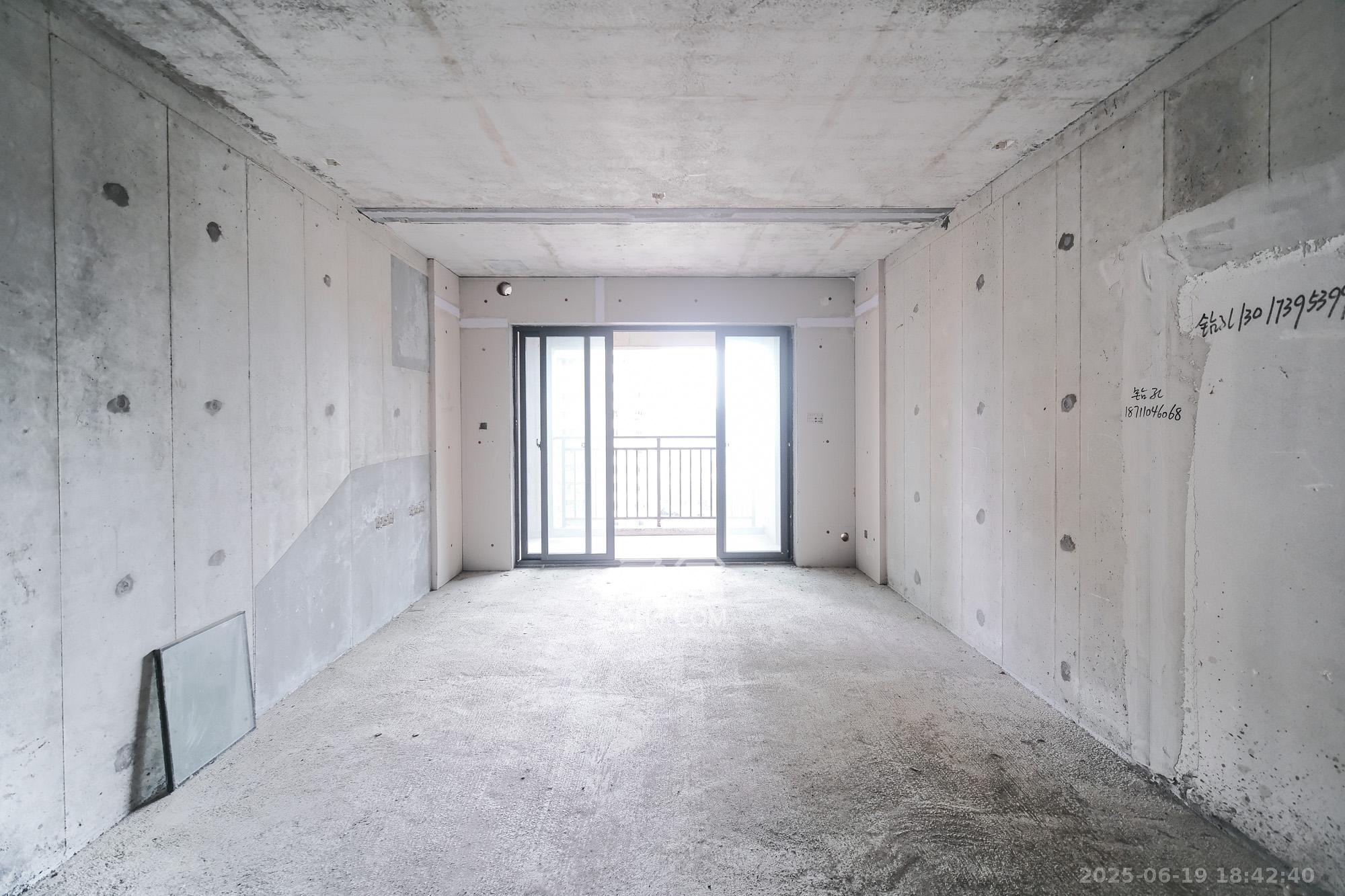 星城春晓 3室2厅1卫 65.0万 星城春晓 3室2厅1卫 65.0万客厅