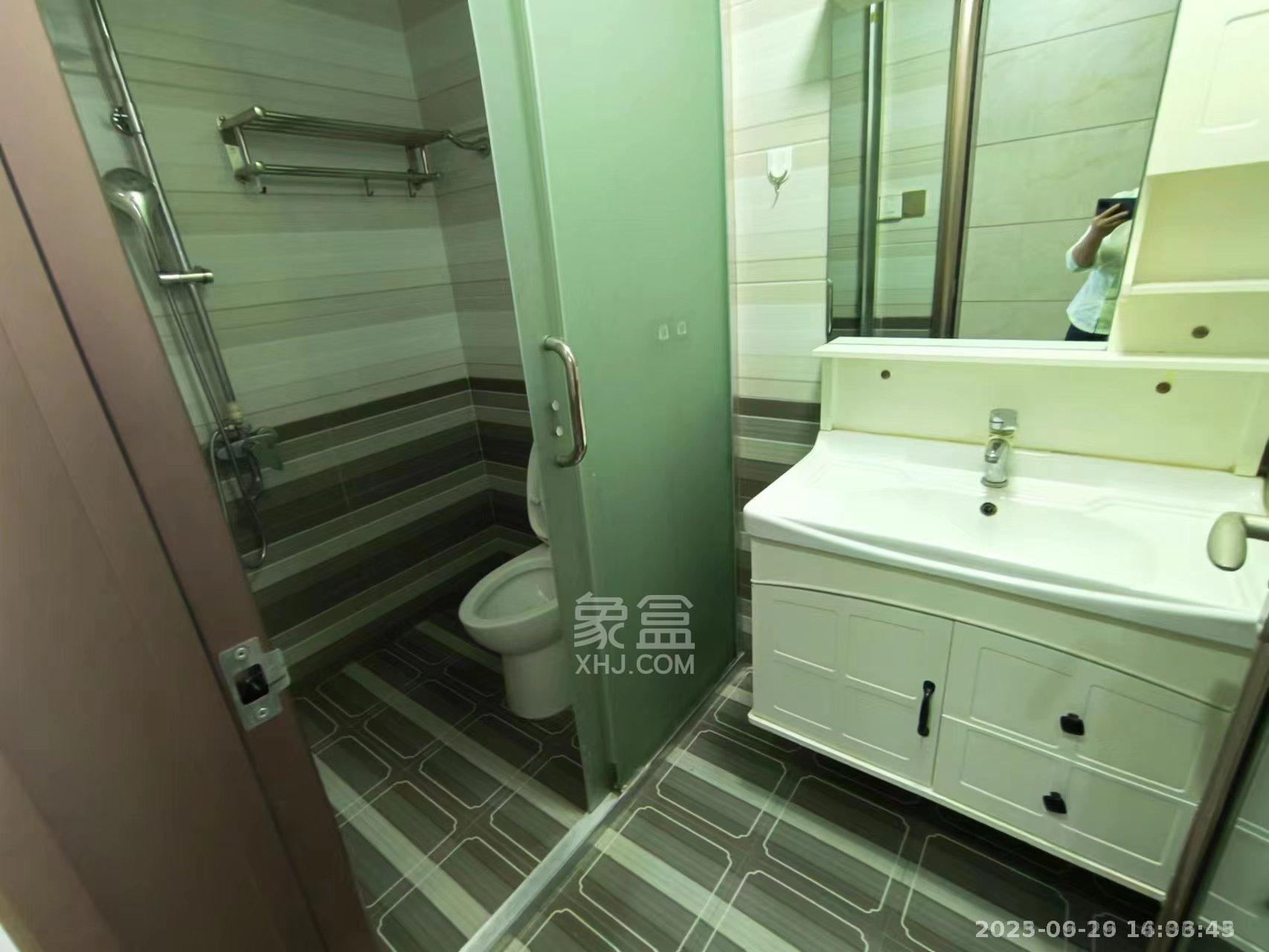 庐山一号  2室2厅1卫   1700.00元/月室内图
