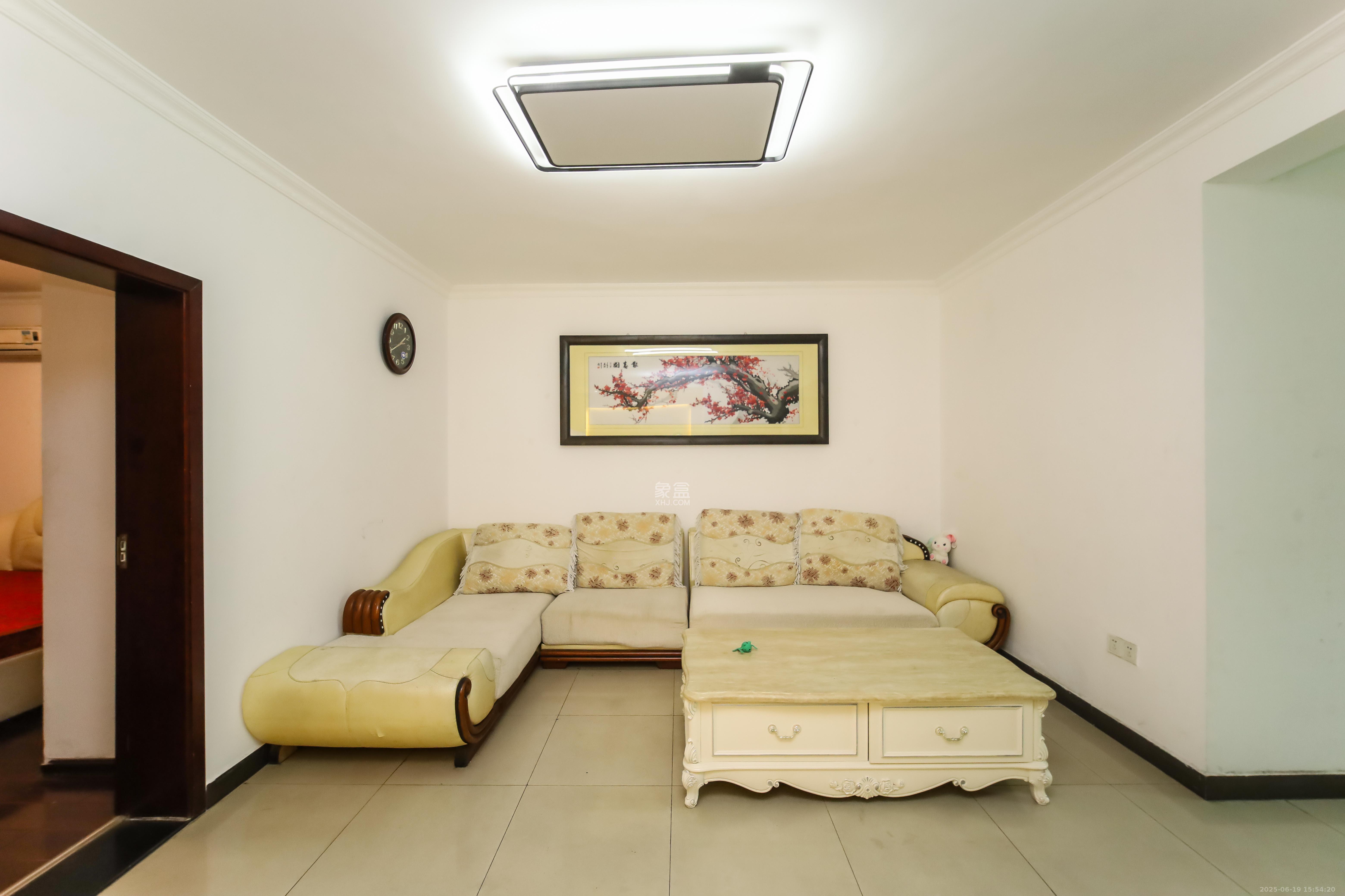 马王堆陶瓷建材新城 2室2厅1卫 51.8万 马王堆陶瓷建材新城 2室2厅1卫 51.8万客厅