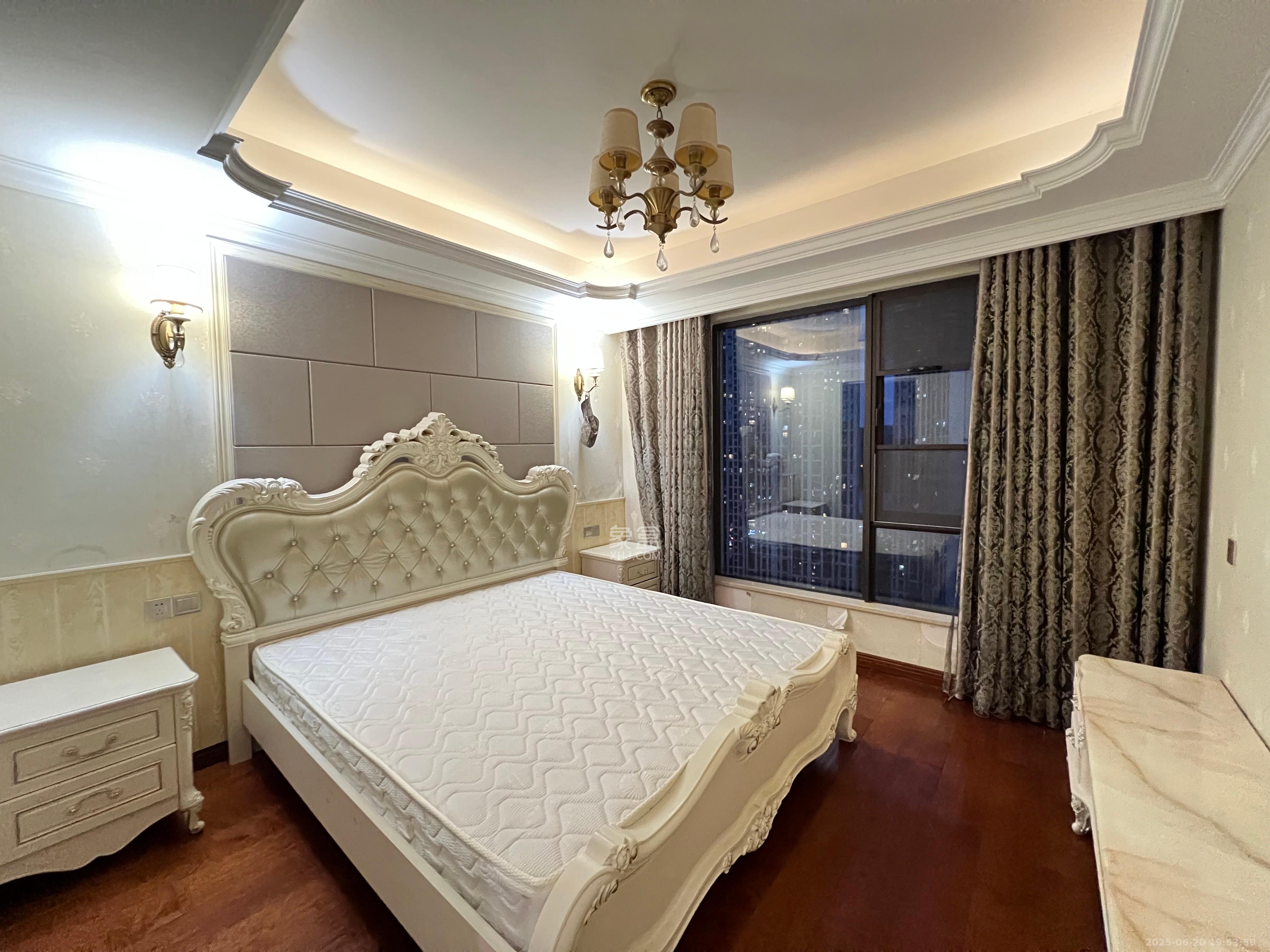 和泓梅溪四季 5室2厅2卫 4500.0元/月 和泓梅溪四季 5室2厅2卫 4500.0元/月室内图