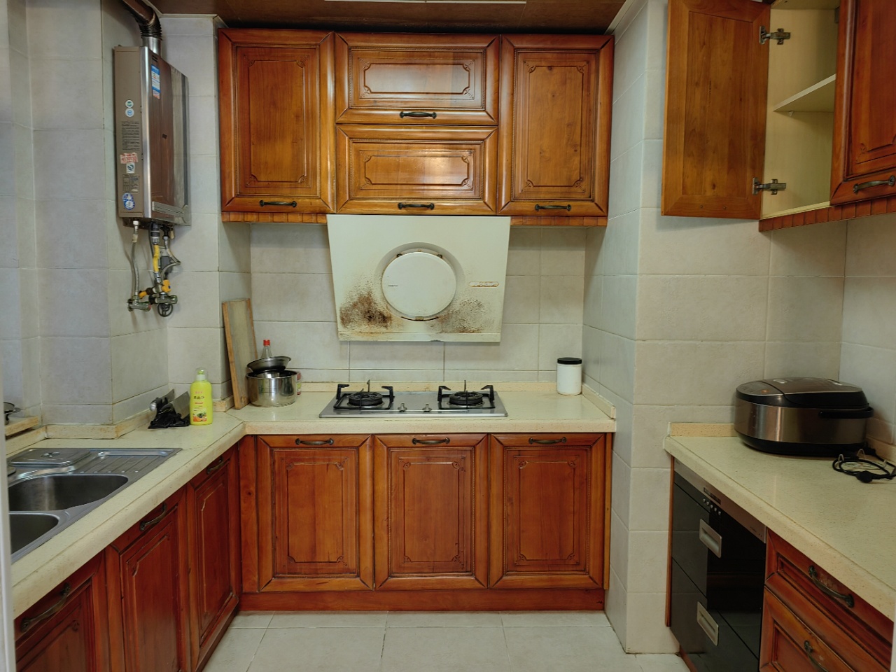 金园小区 4室2厅1卫 2500.0元/月 金园小区 4室2厅1卫 2500.0元/月室内图