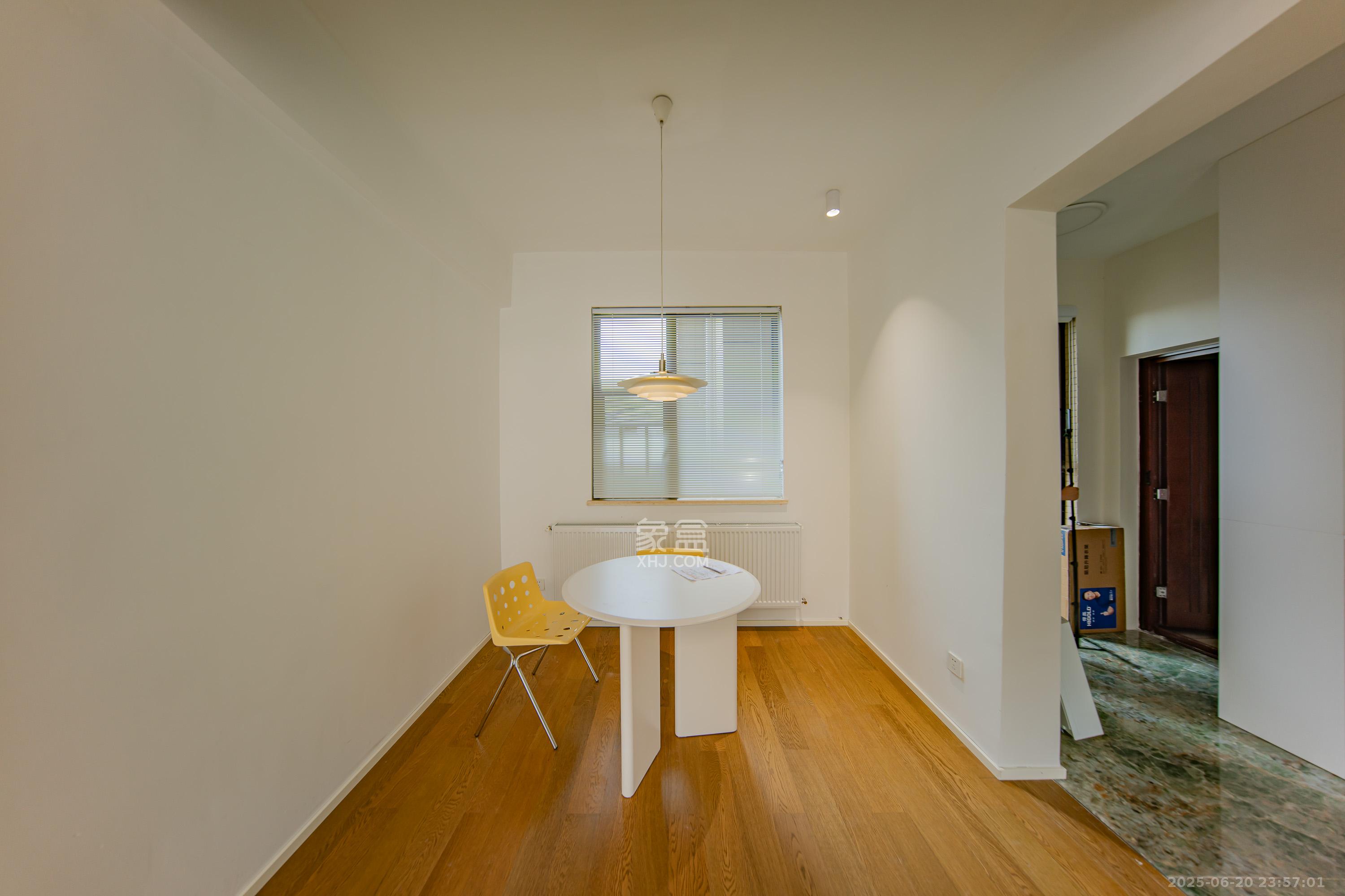 江山帝景哈佛 3室2厅2卫 100.0万 江山帝景哈佛 3室2厅2卫 100.0万客厅