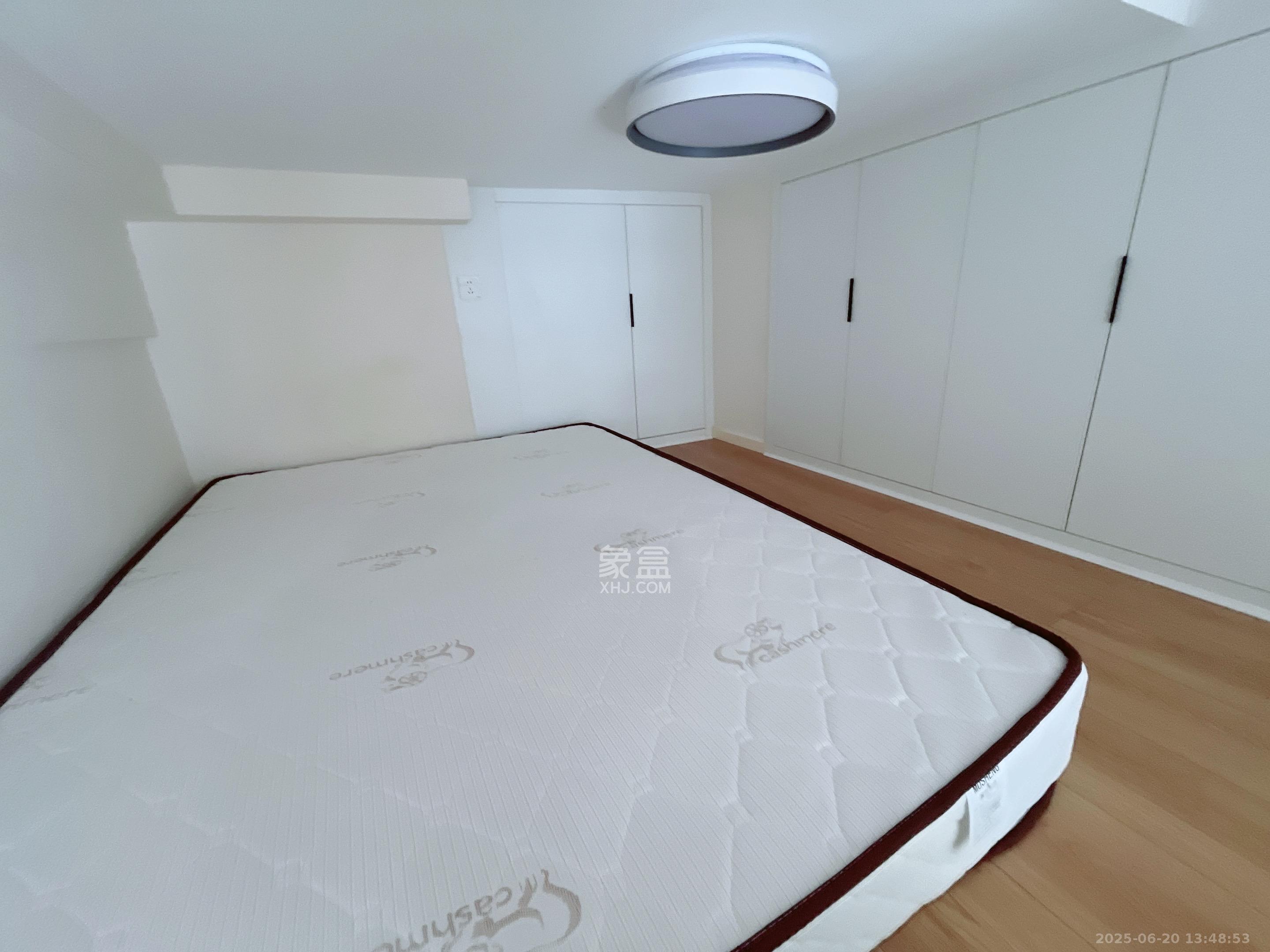 保利天禧EF区  1室1厅1卫    1800.0元/月室内图
