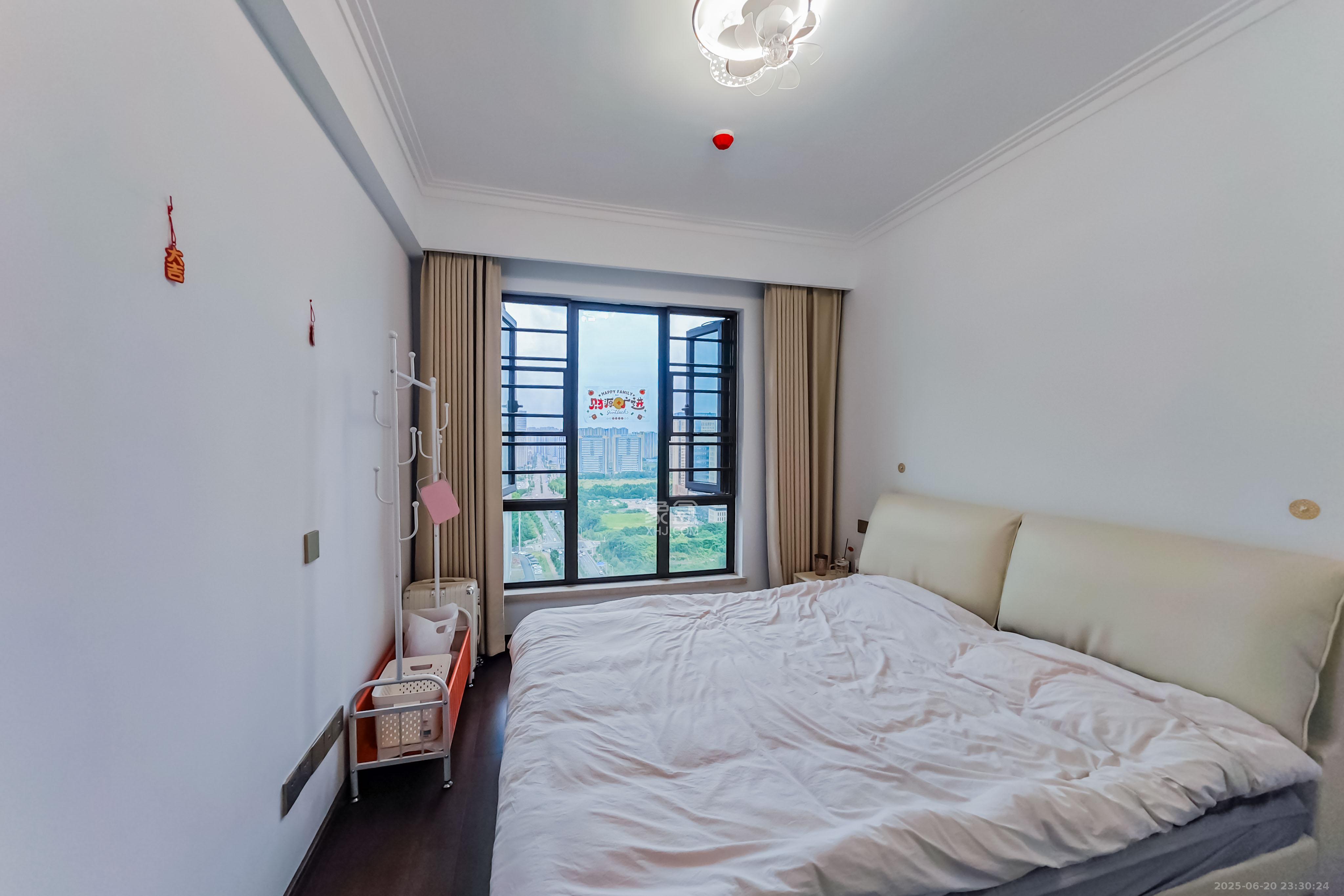 绿地长沙城际空间站(绿地新里佳苑)  4室2厅2卫    158.0万 绿地长沙城际空间站(绿地新里佳苑)  4室2厅2卫    158.0万卧室