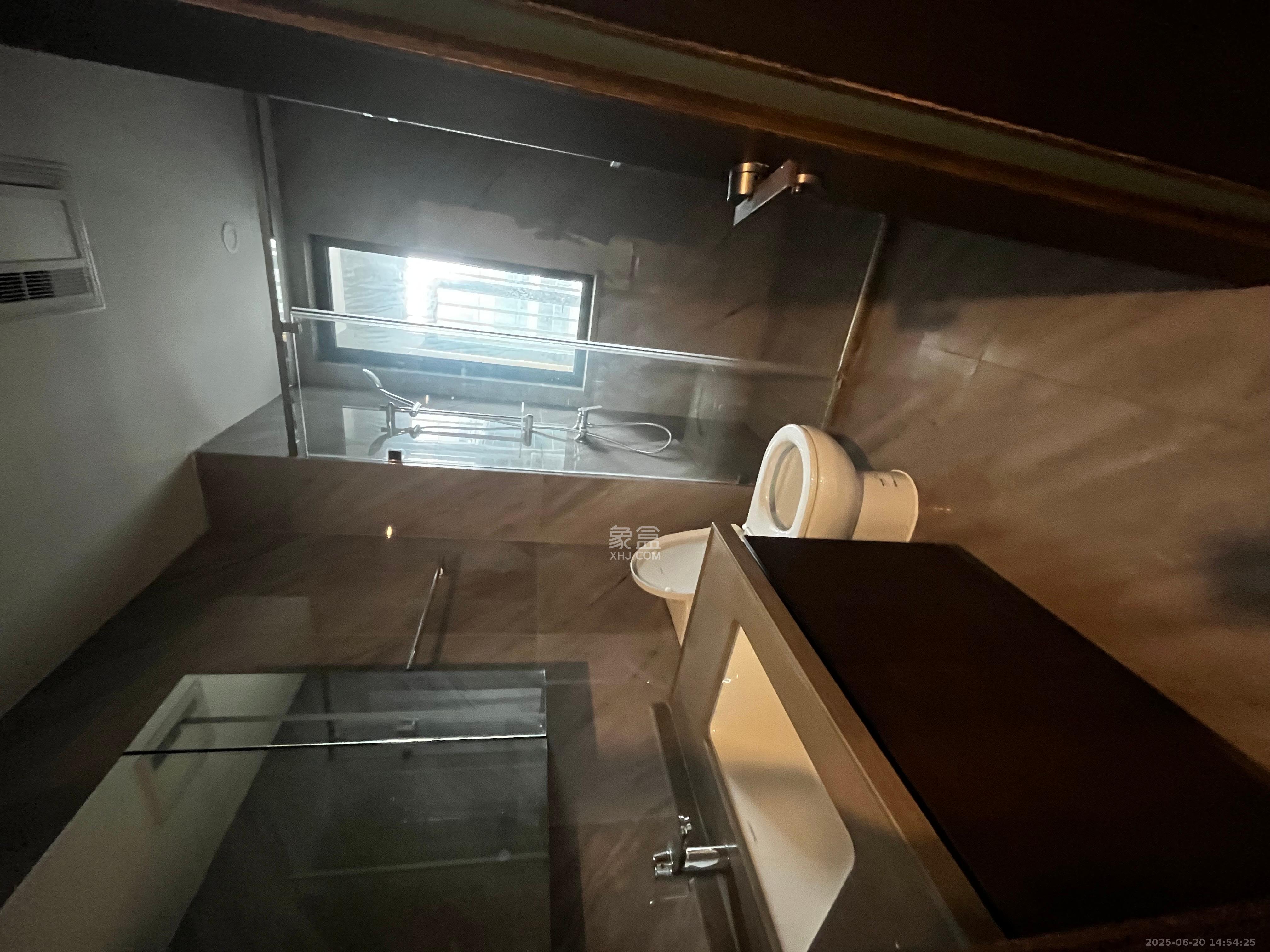 龙湖舜山府 4室2厅2卫 5000.0元/月 龙湖舜山府 4室2厅2卫 5000.0元/月室内图