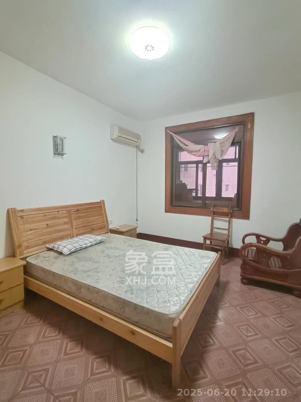 长勘小区 1室2厅1卫 2300.0元/月 长勘小区 1室2厅1卫 2300.0元/月室内图