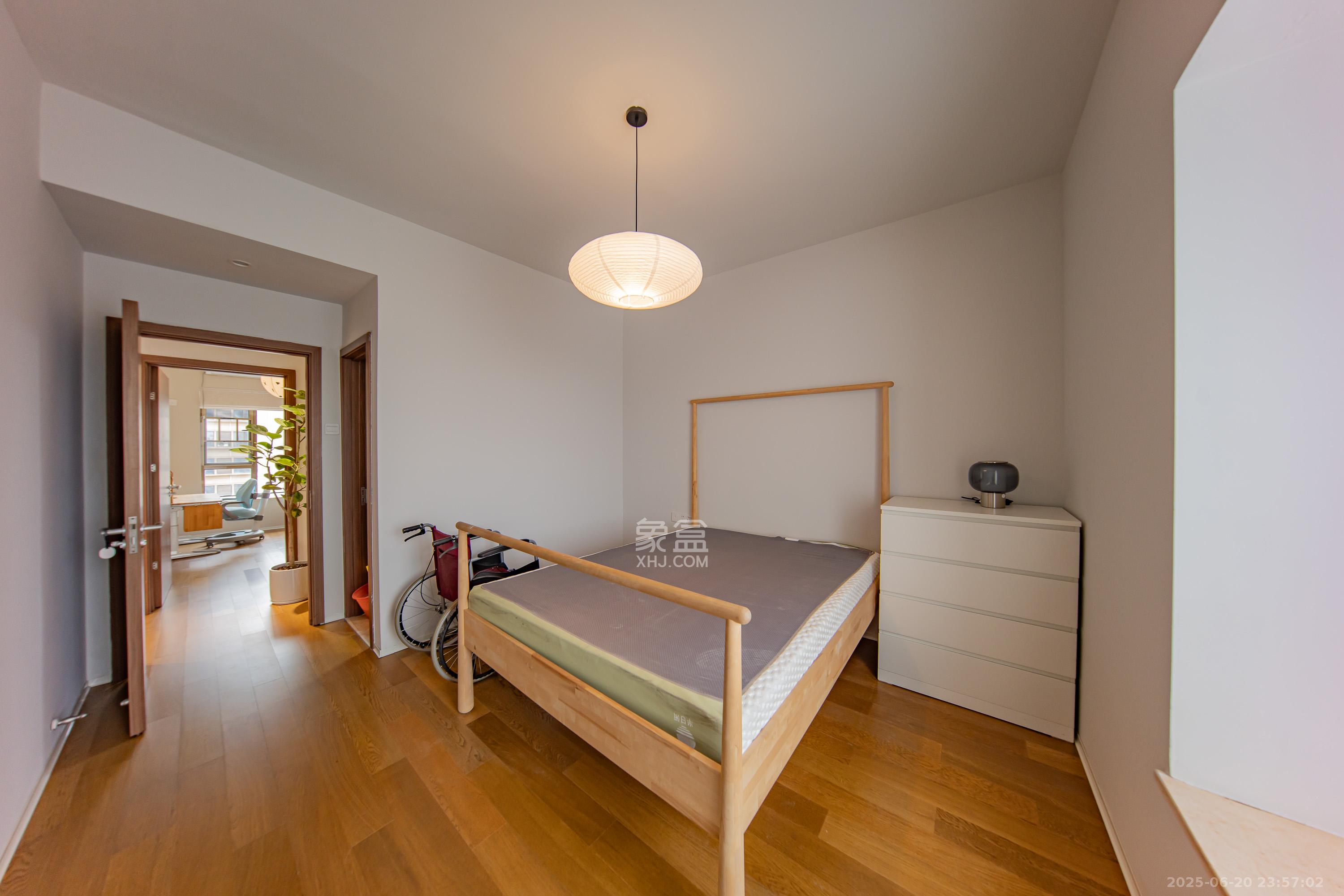 江山帝景哈佛 3室2厅2卫 100.0万 江山帝景哈佛 3室2厅2卫 100.0万卧室