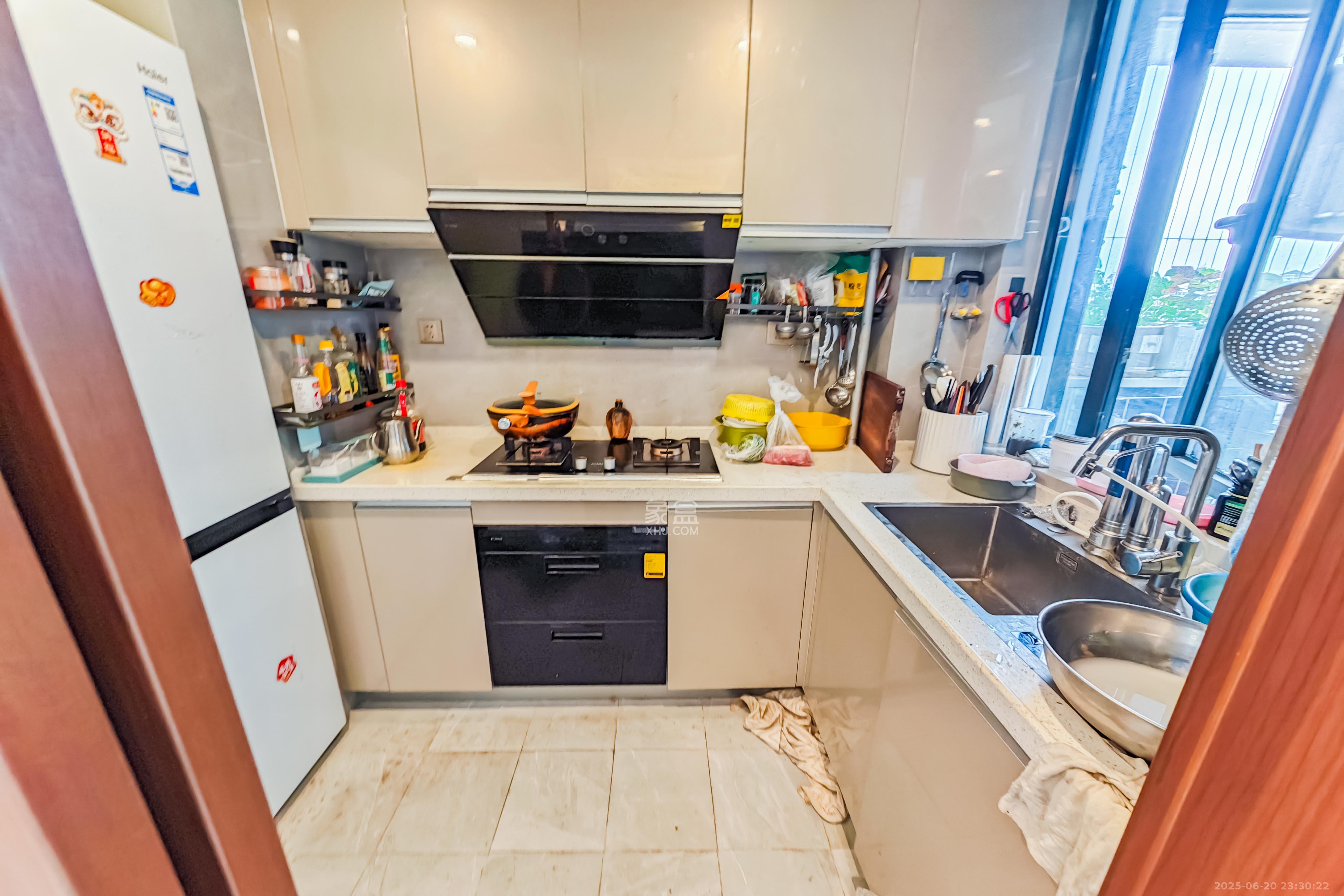 绿地长沙城际空间站(绿地新里佳苑)  4室2厅2卫    158.0万 绿地长沙城际空间站(绿地新里佳苑)  4室2厅2卫    158.0万厨房