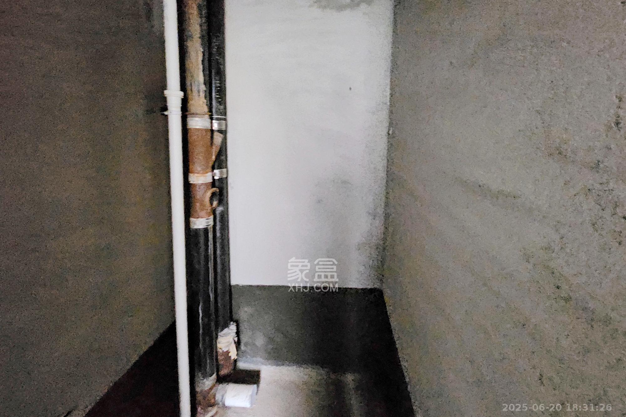 明昇壹城（明昇时代广场）二期  5室2厅2卫   290.00万卫生间