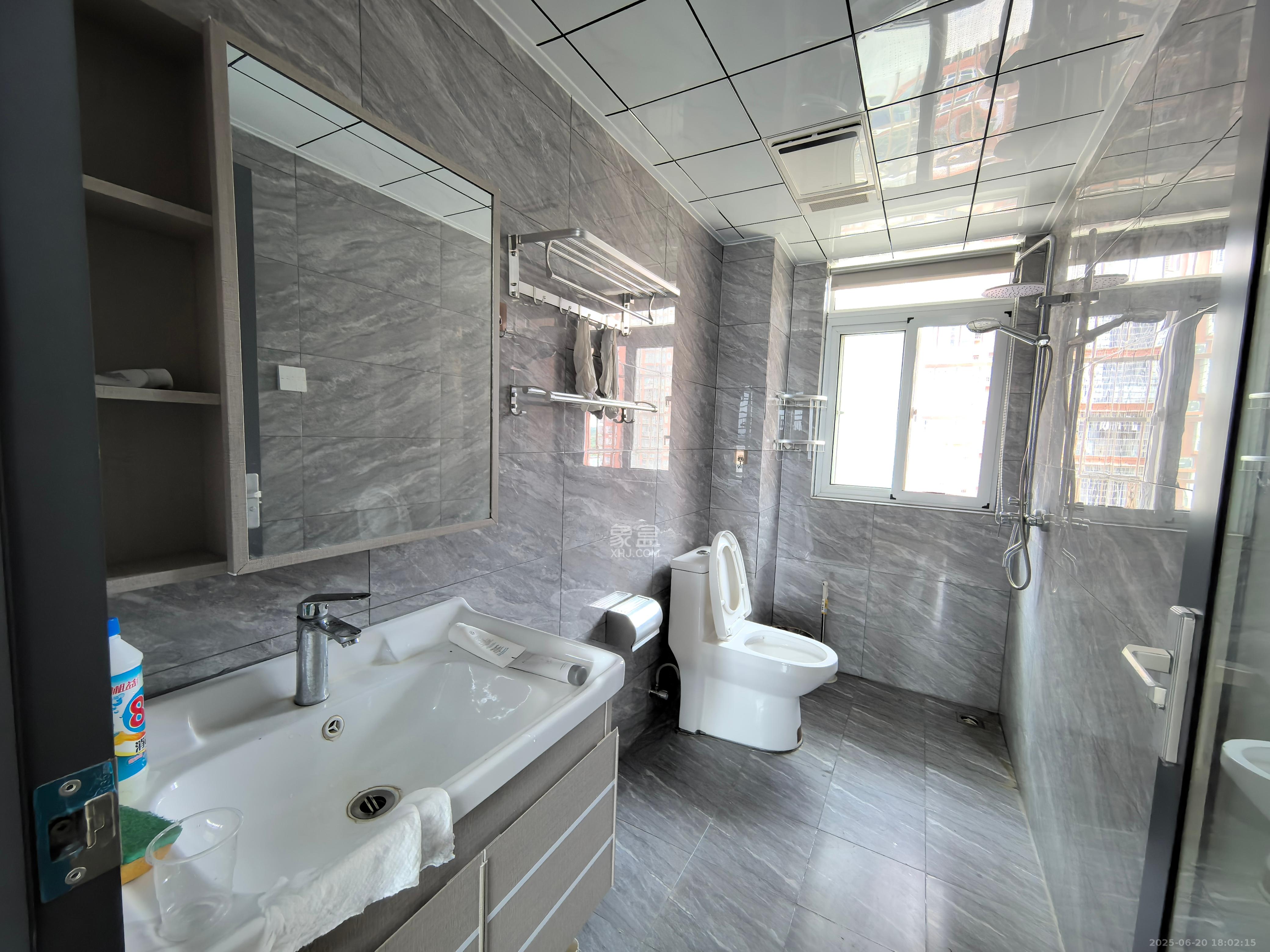 凯富南方鑫城  3室2厅2卫    2800.0元/月室内图