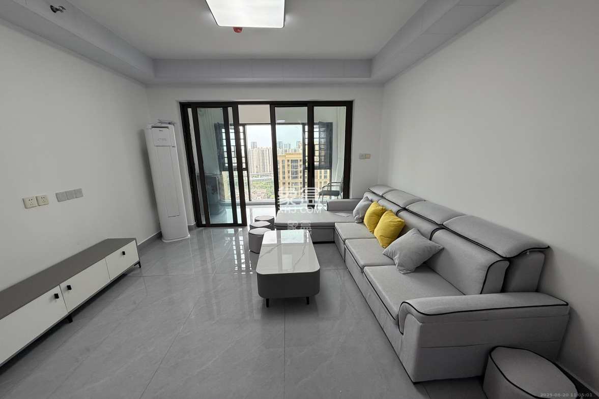 阳光城尚东湾凌云府  3室2厅2卫    2600.0元/月 阳光城尚东湾凌云府  3室2厅2卫    2600.0元/月室内图