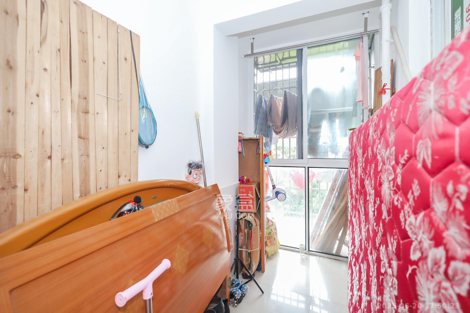 香麓丽舍 3室2厅2卫 80.0万 香麓丽舍 3室2厅2卫 80.0万卧室