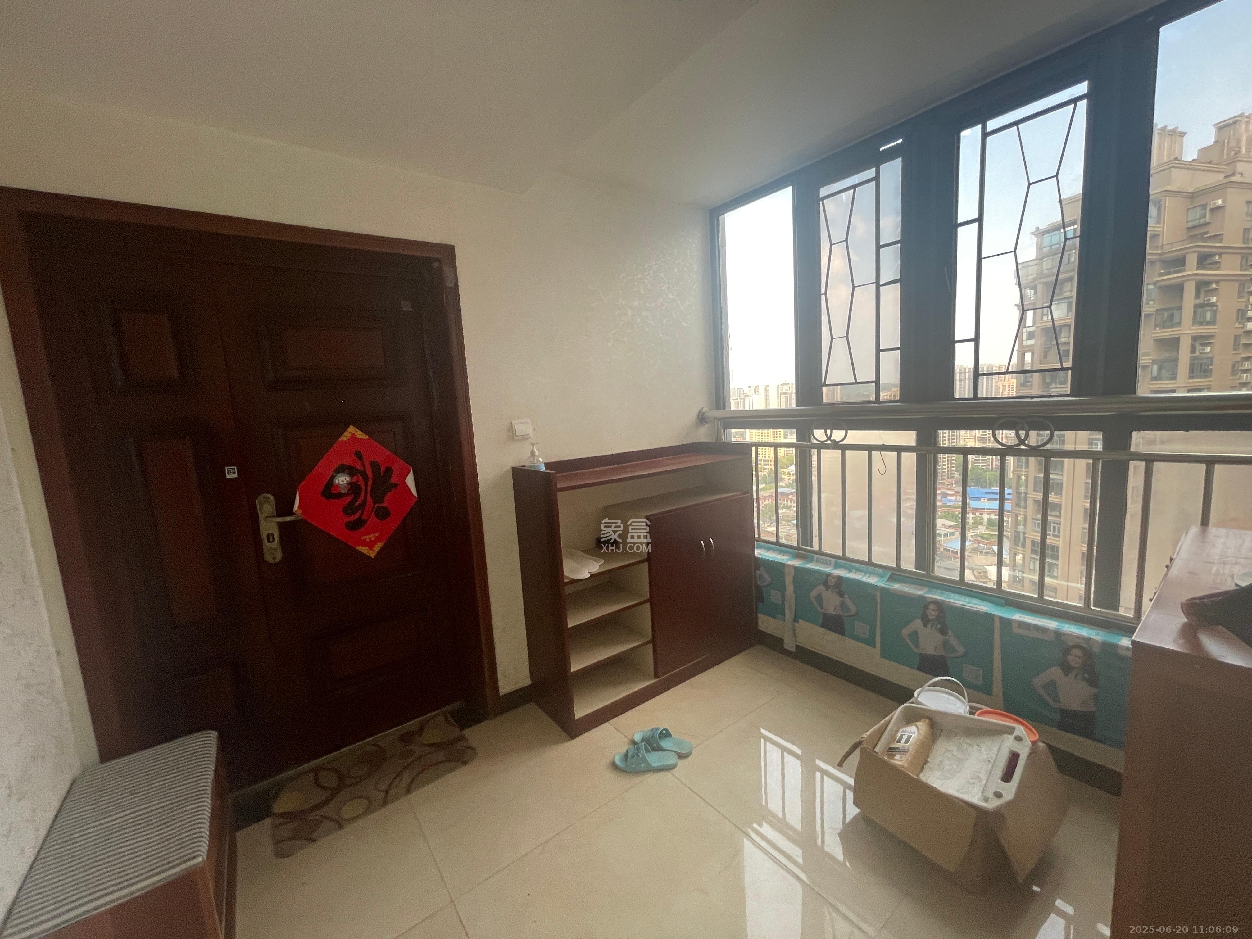 双湾国际(湘江御景花园) 3室2厅2卫 2800.0元/月 双湾国际(湘江御景花园) 3室2厅2卫 2800.0元/月室内图