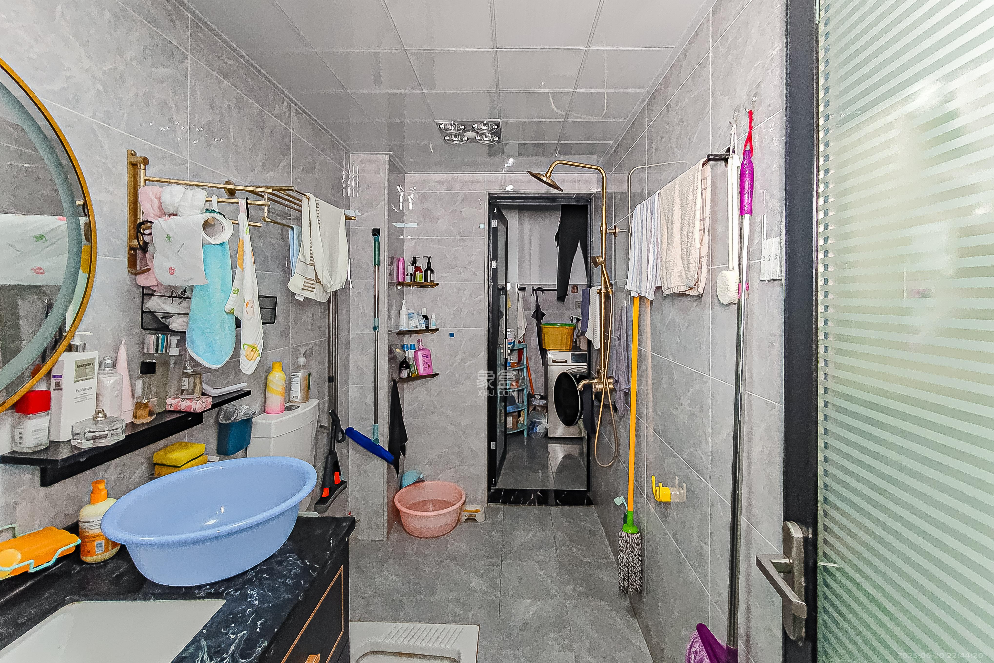 未来漫城 3室2厅2卫 80.0万 未来漫城 3室2厅2卫 80.0万卫生间