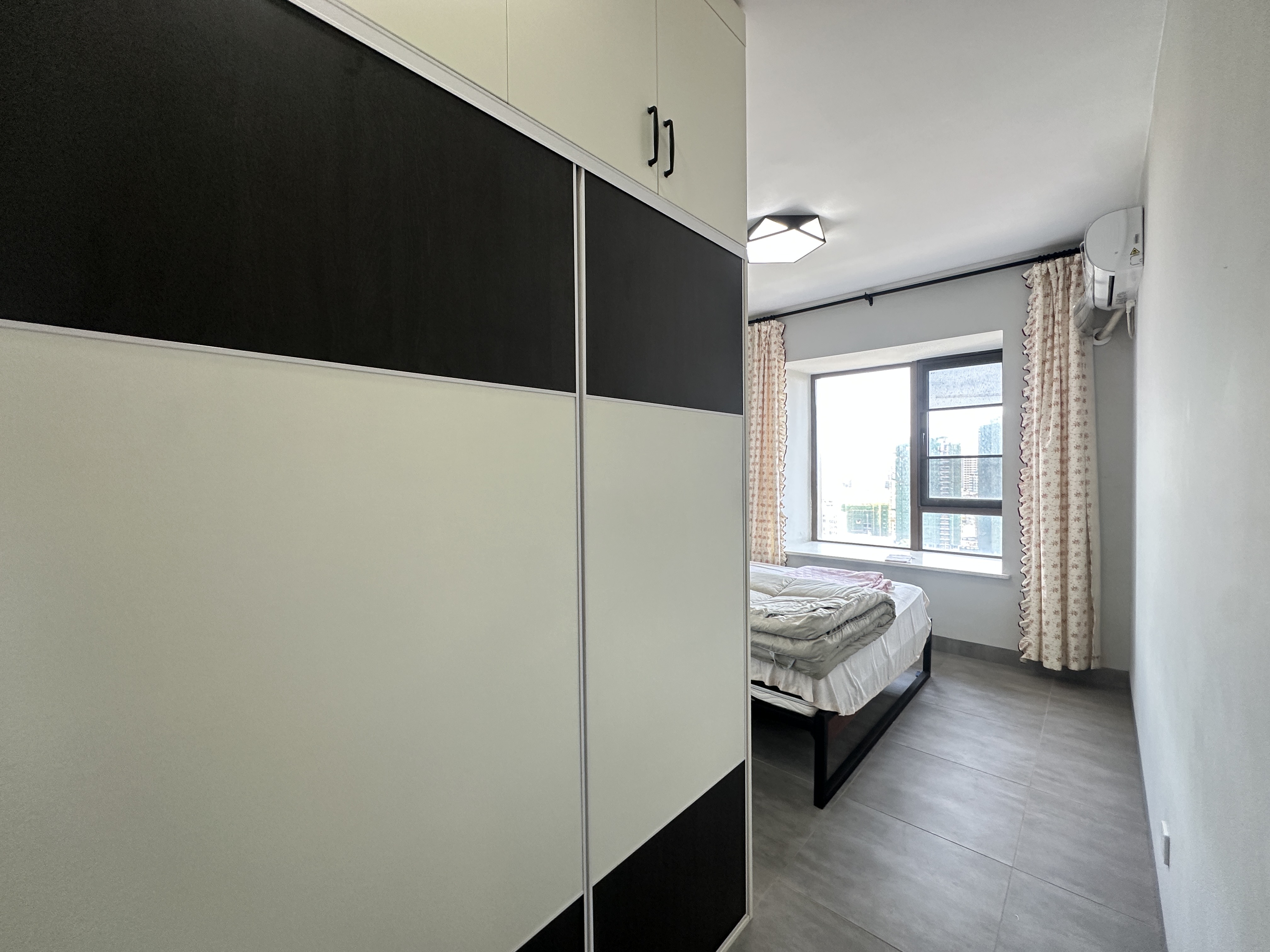 海航豪庭北苑 4室2厅3卫 440.0万 海航豪庭北苑 4室2厅3卫 440.0万客厅