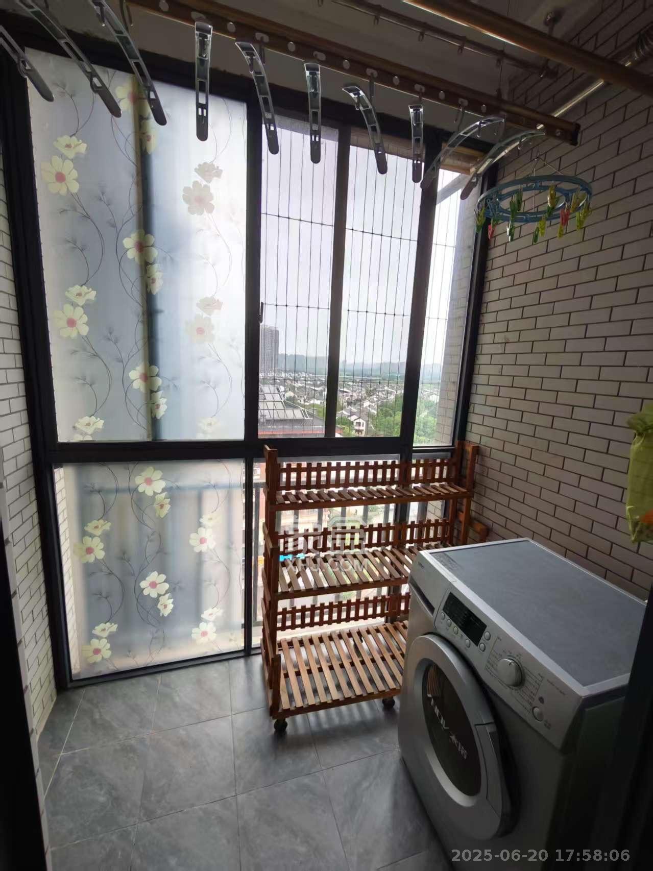 汀湘十里  3室2厅2卫    2300.0元/月室内图