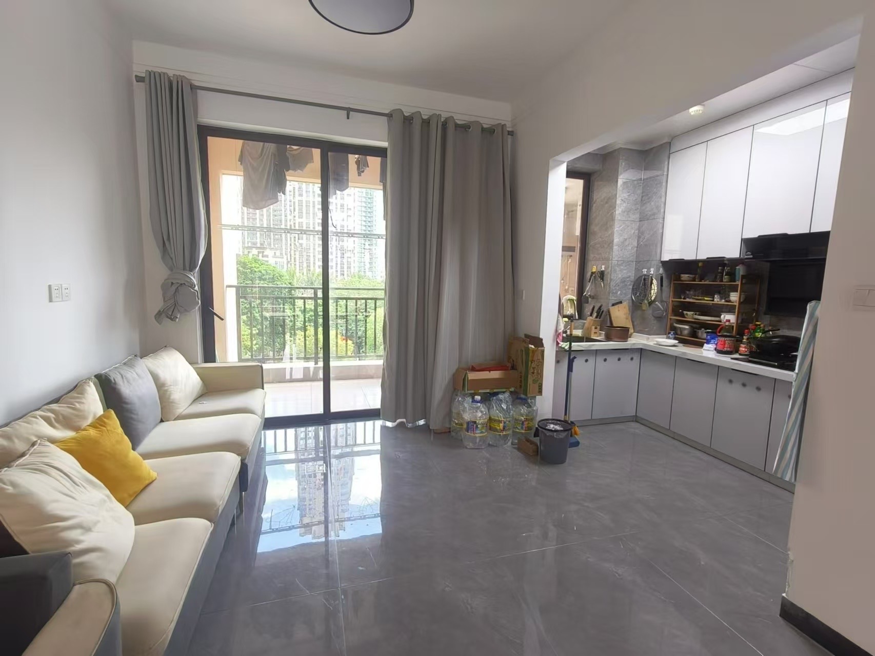 富力首府 3室2厅2卫 390.0万 富力首府 3室2厅2卫 390.0万客厅