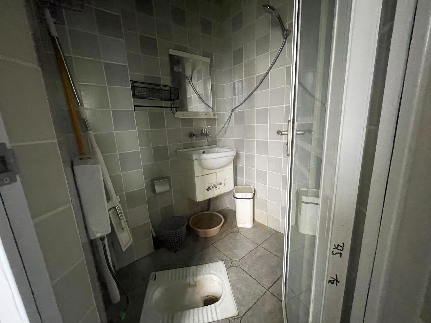 庐山一号  1室1厅1卫    16.0万 庐山一号  1室1厅1卫    16.0万室内图