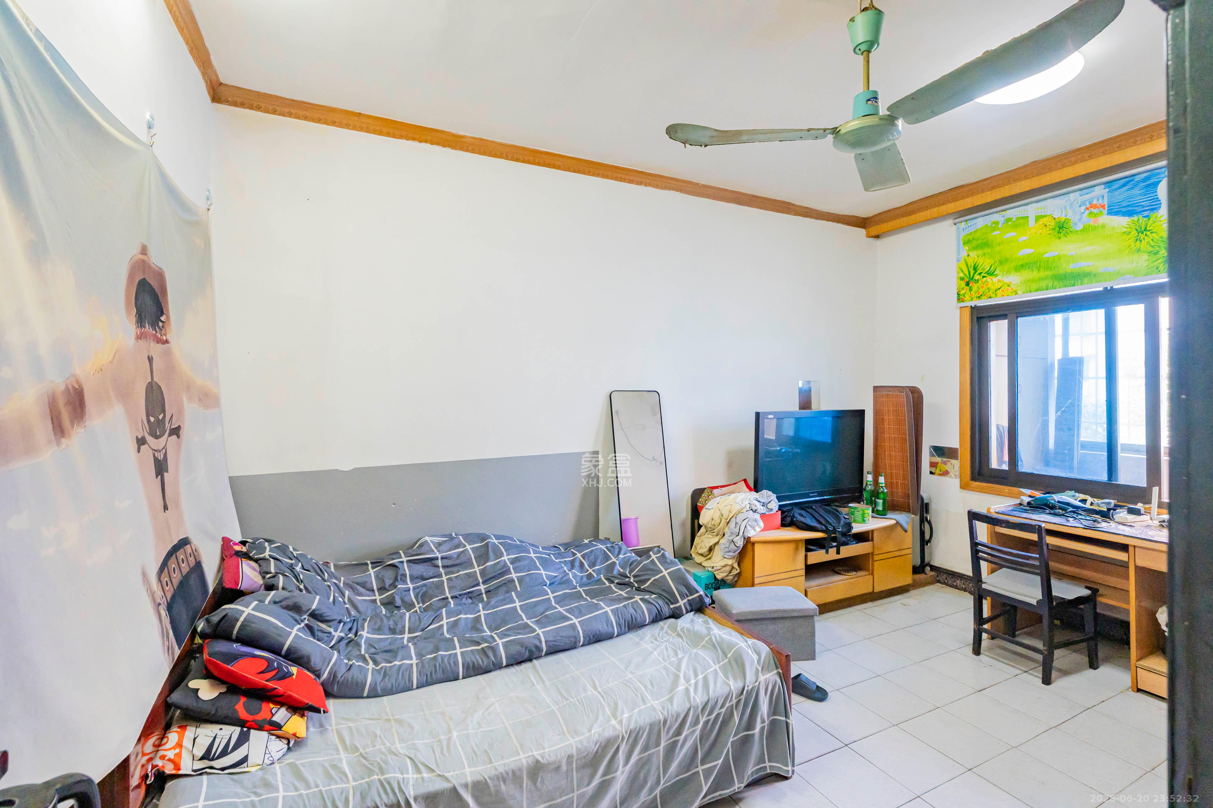 东风一村社区房(王家垅)  2室2厅1卫    30.0万 东风一村社区房(王家垅)  2室2厅1卫    30.0万卧室