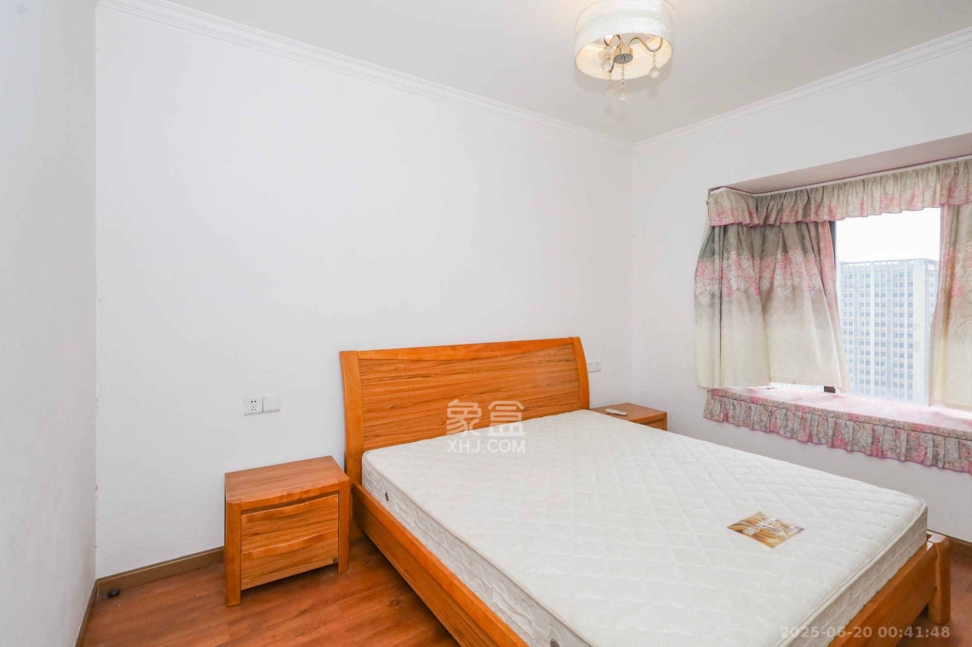 钰龙天下二期（钰龙佳园）  4室2厅2卫    300.0万卧室