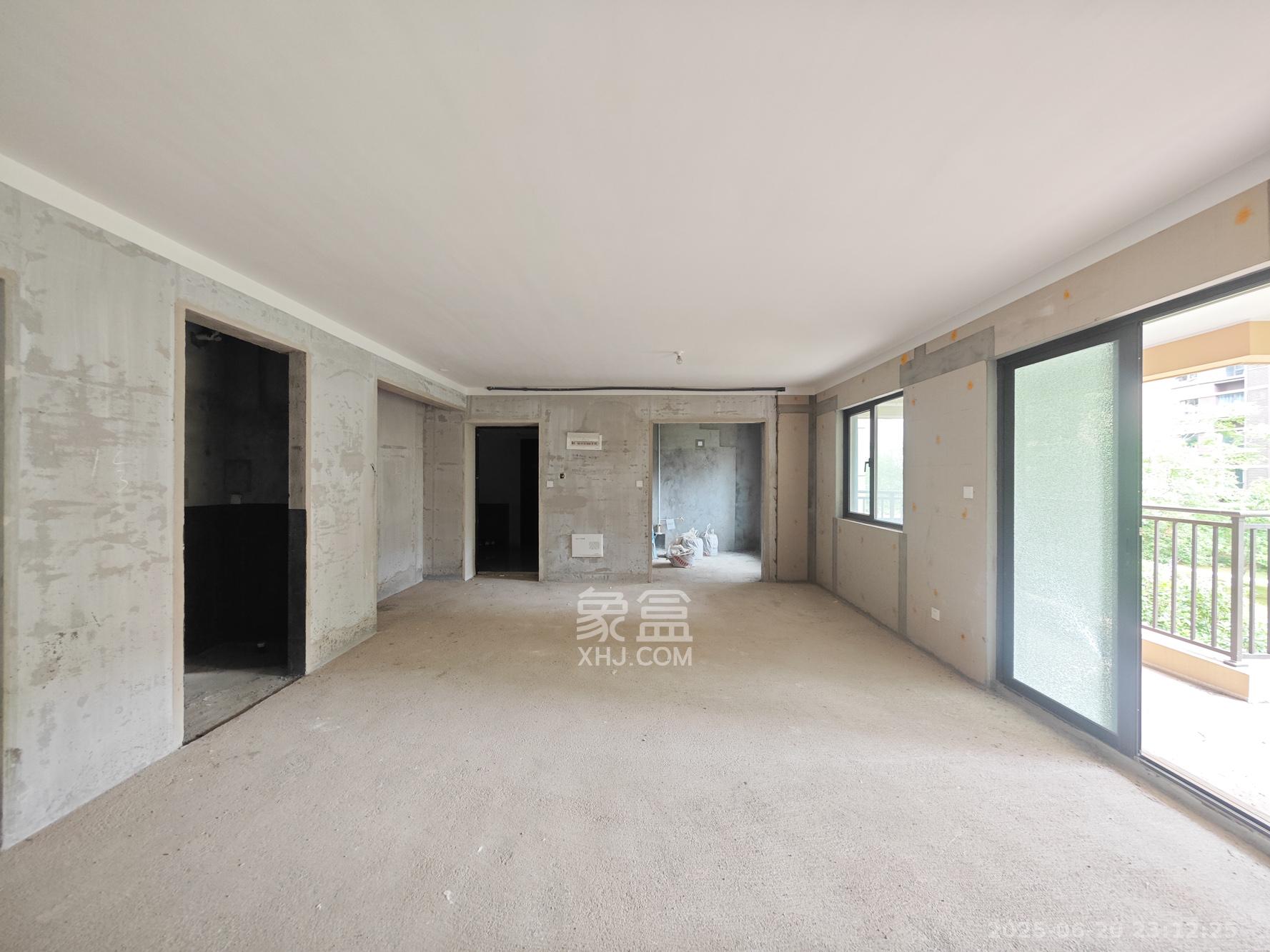 保利城(中航城国际社区、郡原美村) 4室2厅2卫 115.8万 保利城(中航城国际社区、郡原美村) 4室2厅2卫 115.8万客厅