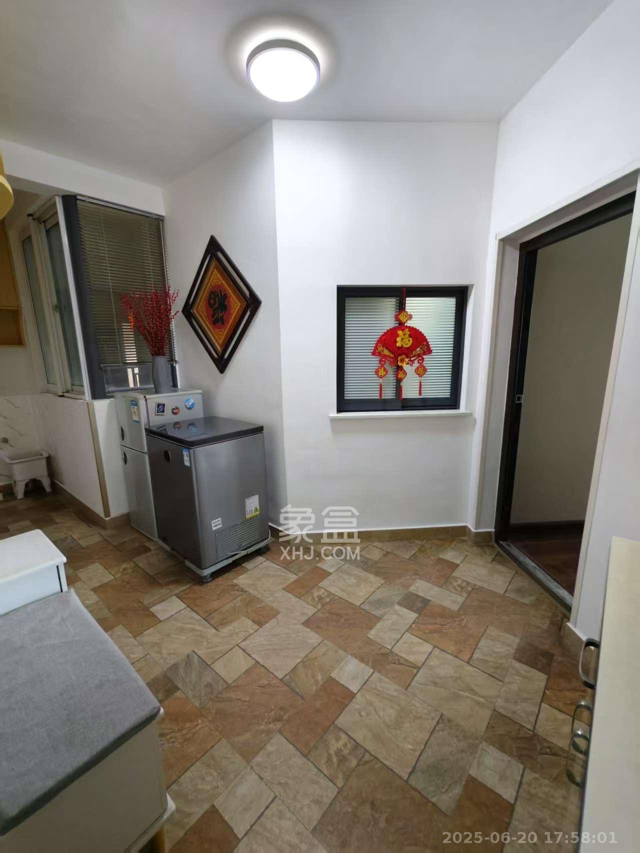 汀湘十里  3室2厅2卫    2300.0元/月 汀湘十里  3室2厅2卫    2300.0元/月