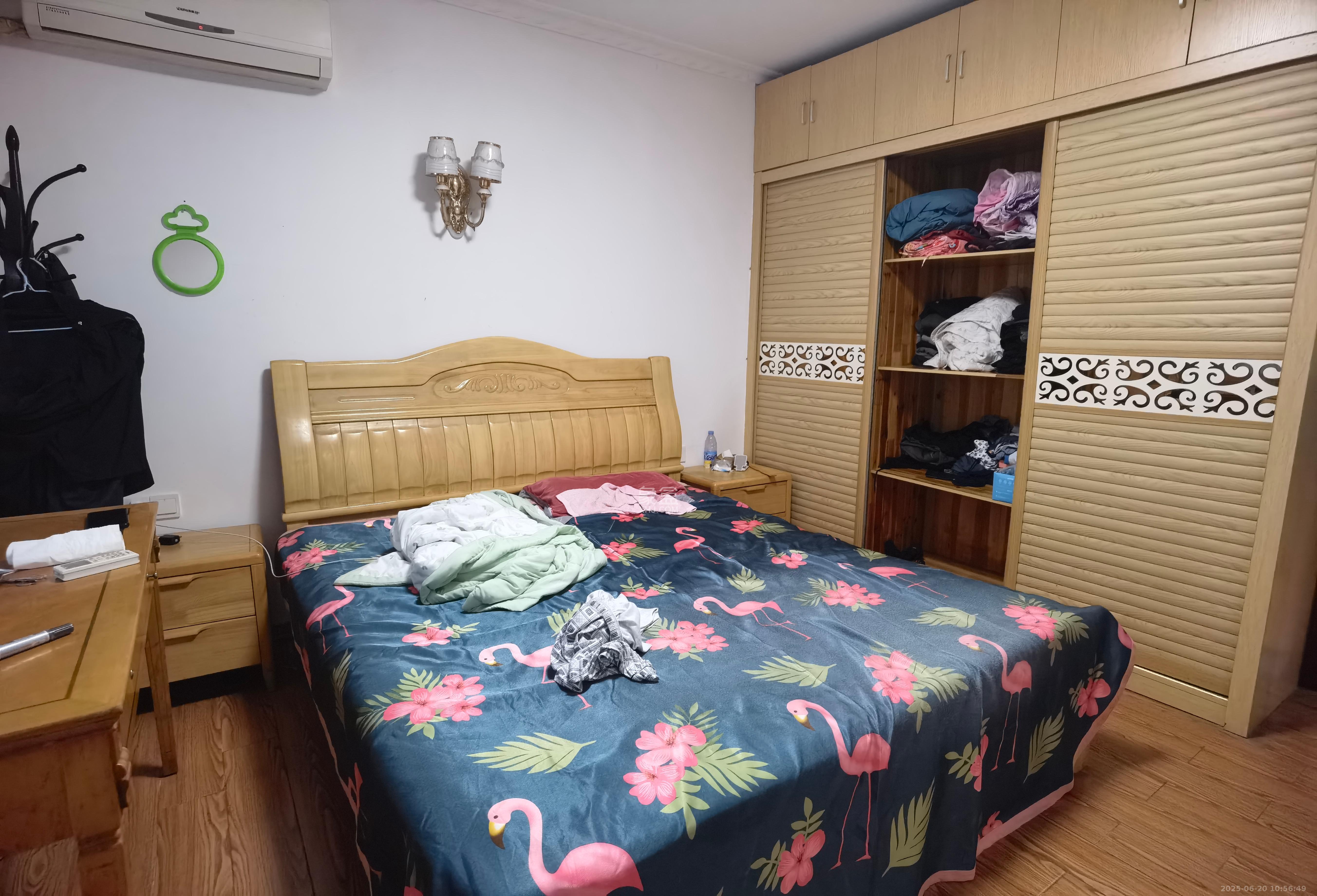 红旗综合安置楼  3室2厅1卫    2000.0元/月 红旗综合安置楼  3室2厅1卫    2000.0元/月室内图