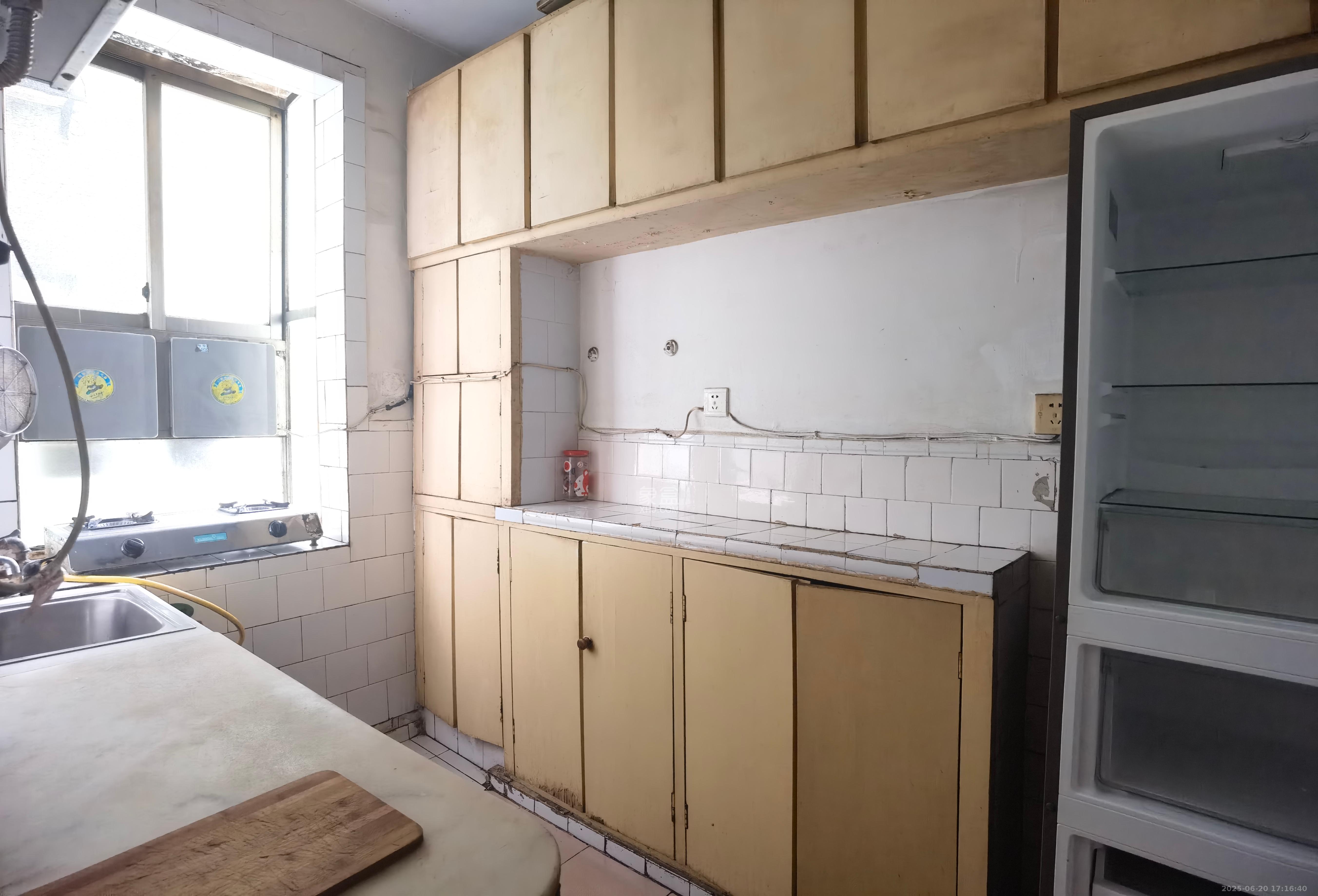 省政府机关梓园住宅区 3室1厅1卫 2400.0元/月 省政府机关梓园住宅区 3室1厅1卫 2400.0元/月室内图