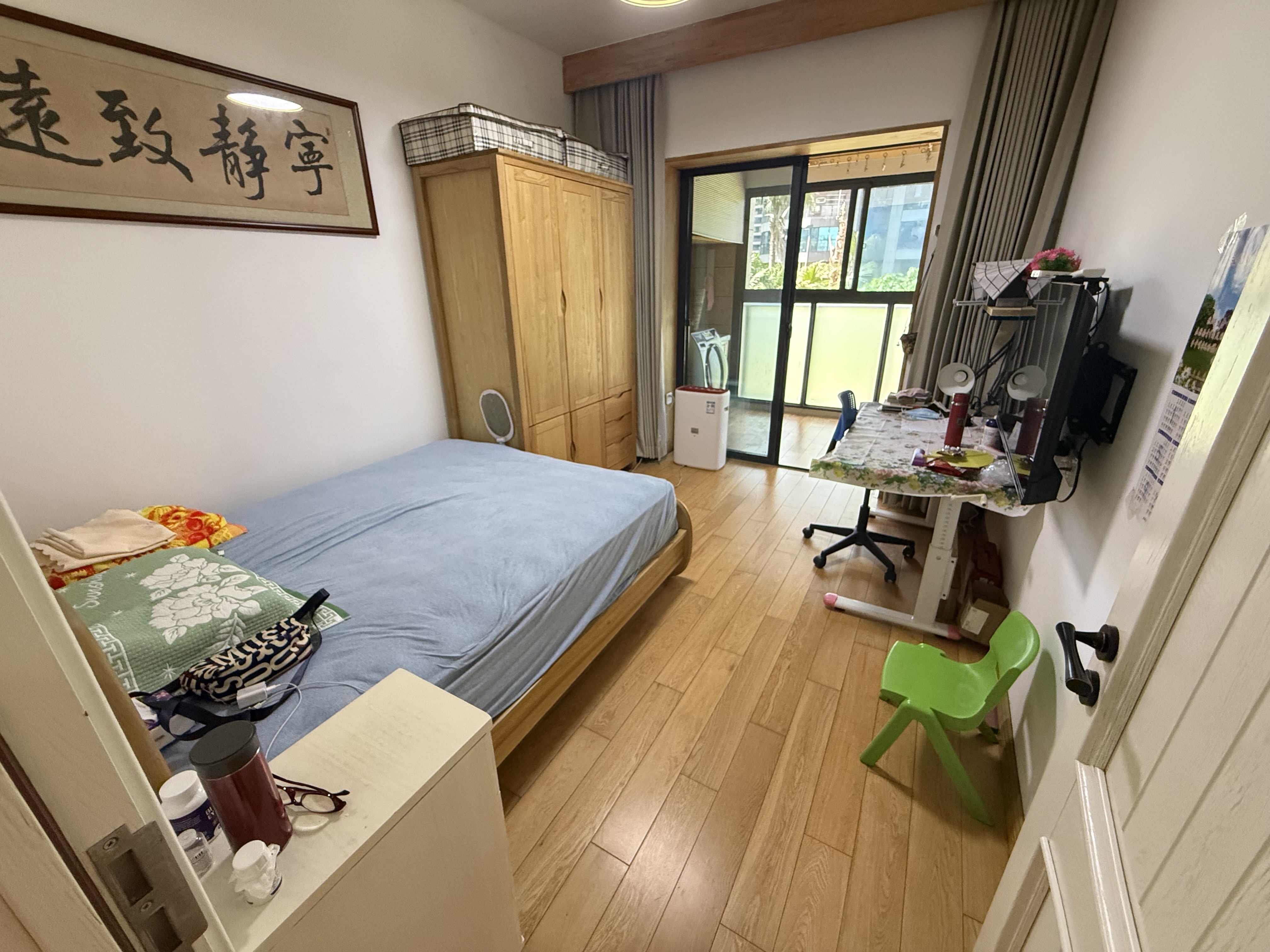 滨海幸福里  3室2厅2卫   300.00万客厅