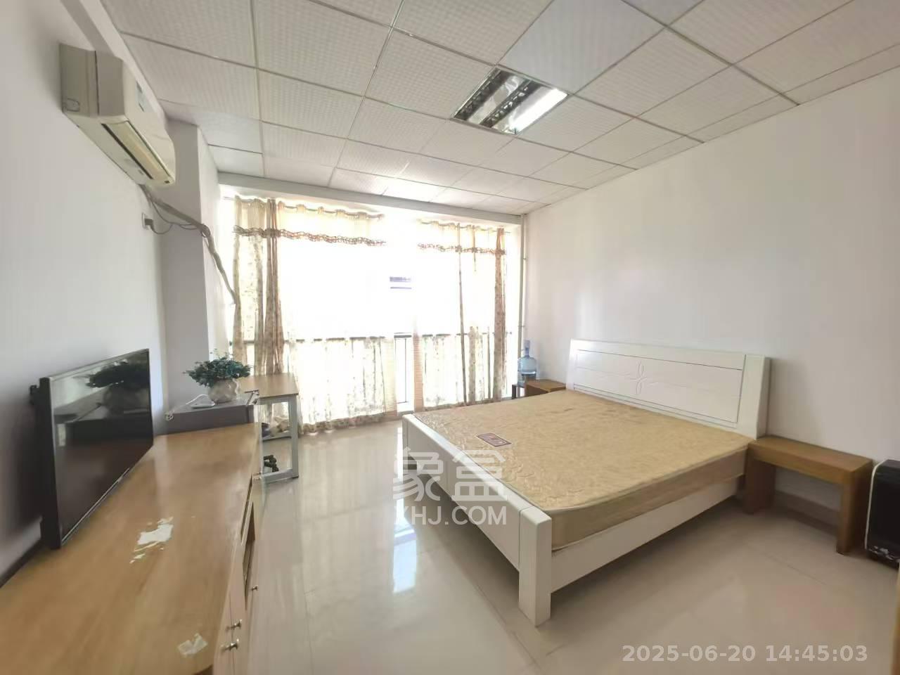 湘电友谊一号 1室1厅1卫 750.0元/月 湘电友谊一号 1室1厅1卫 750.0元/月室内图