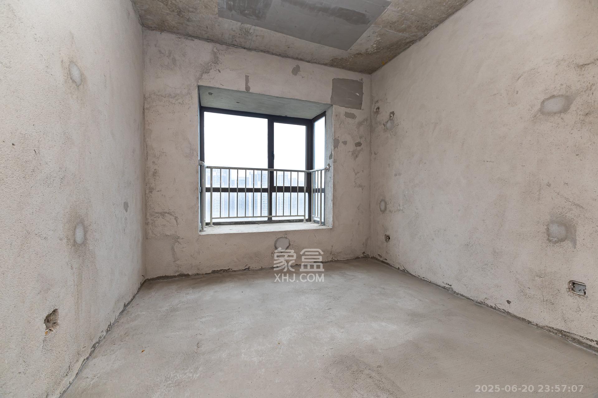 润和滨江府 4室2厅2卫 119.5万 润和滨江府 4室2厅2卫 119.5万卧室