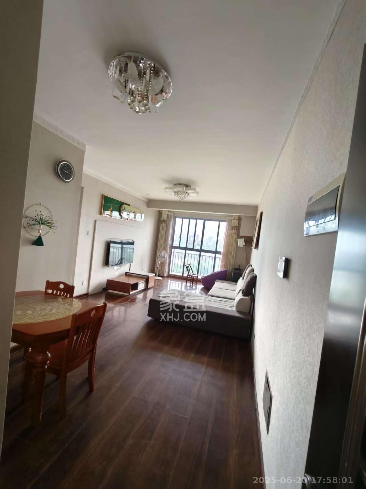 汀湘十里  3室2厅2卫    2300.0元/月室内图