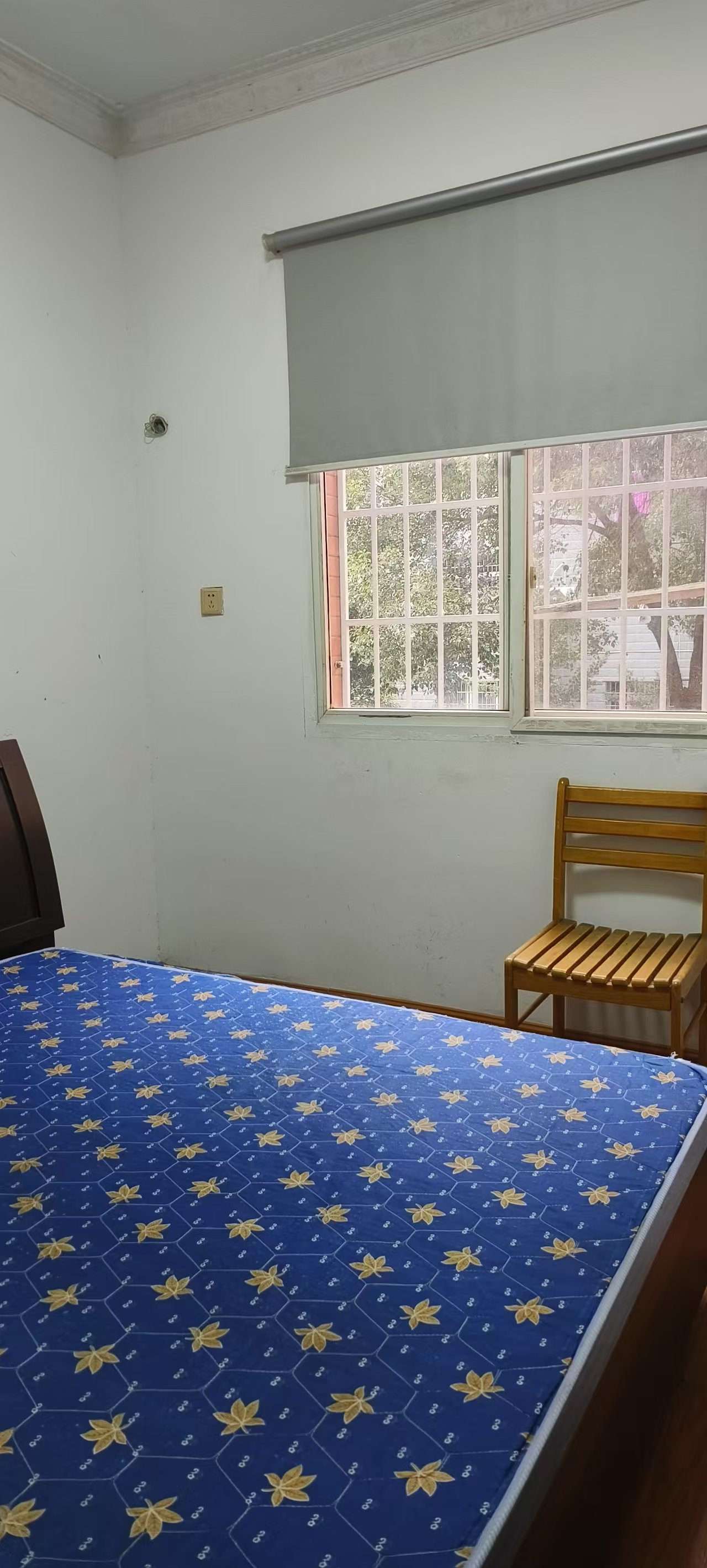 鸿都苑  4室2厅2卫    77.0万客厅