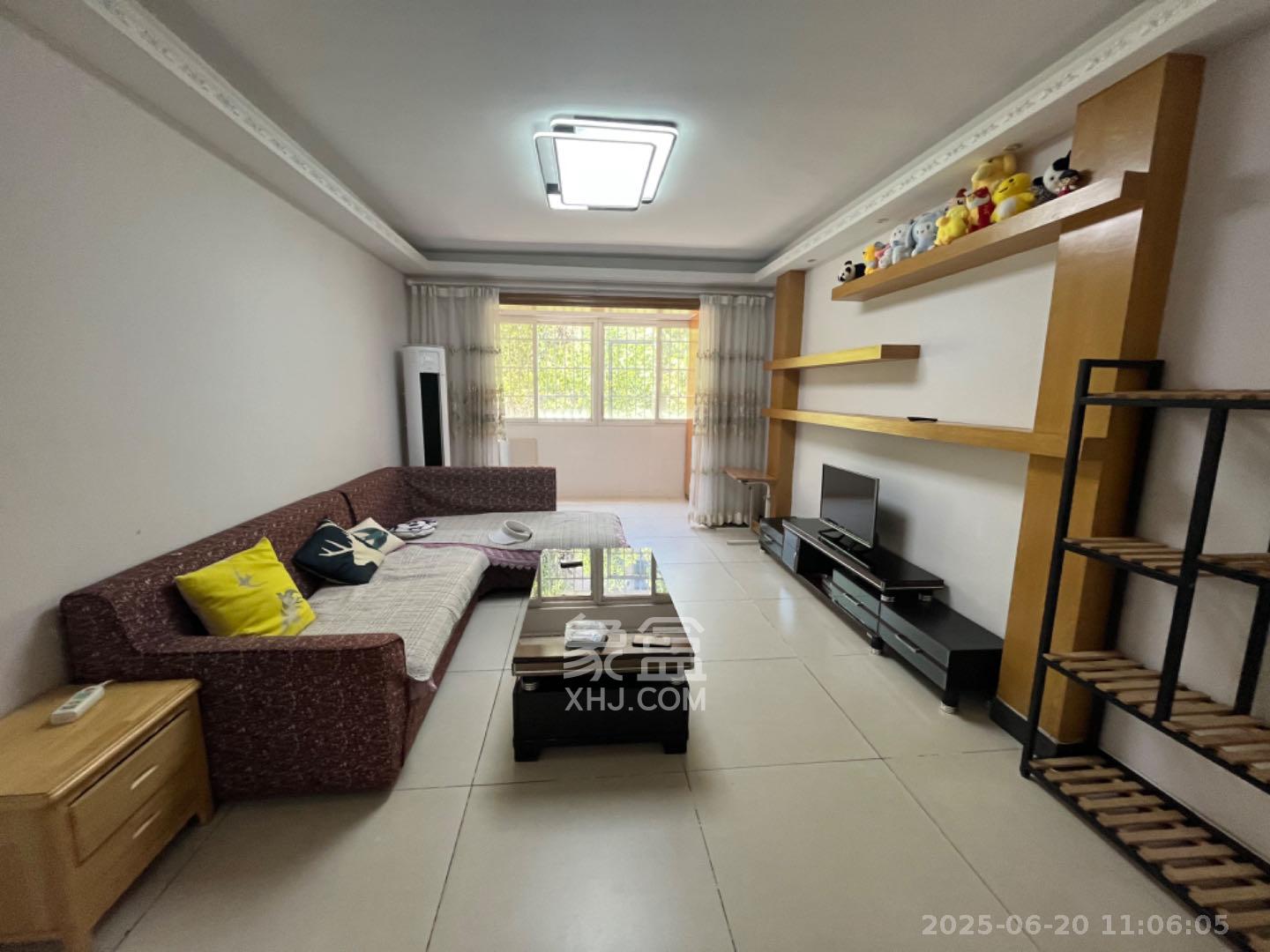 嘉盛华庭(一期、二期、三期) 2室2厅1卫 2600.0元/月 嘉盛华庭(一期、二期、三期) 2室2厅1卫 2600.0元/月室内图