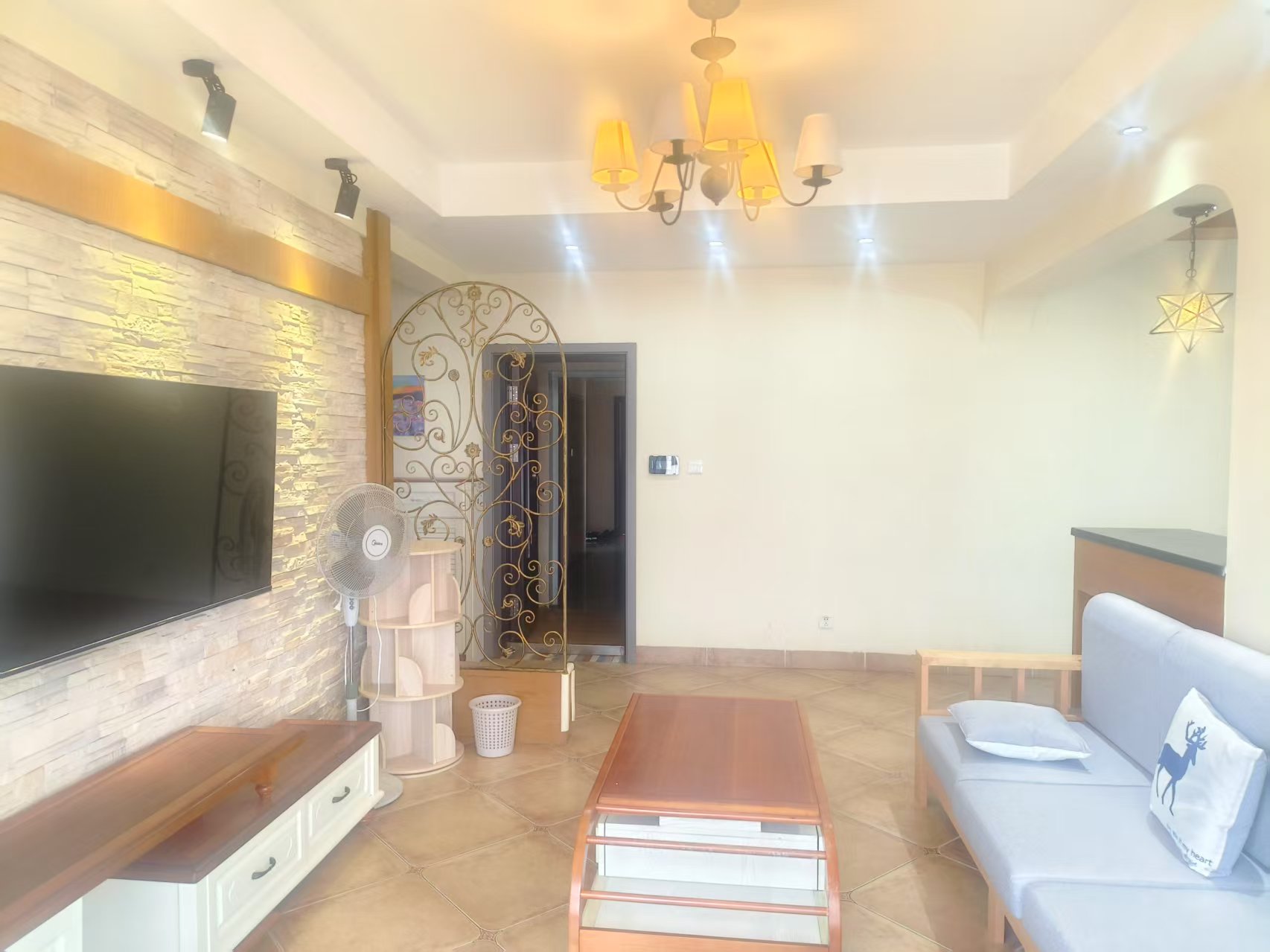 金碧大地豪庭 2室2厅1卫 158.0万 金碧大地豪庭 2室2厅1卫 158.0万客厅