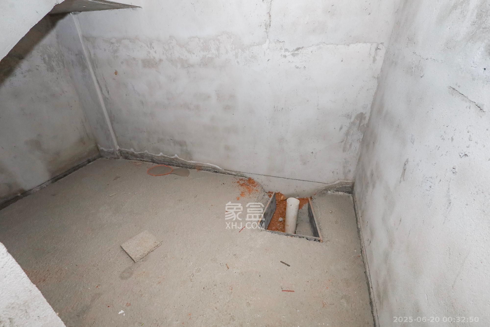 芙蓉别墅山庄(嘉湘华庭)  5室3厅5卫    558.0万 芙蓉别墅山庄(嘉湘华庭)  5室3厅5卫    558.0万其他